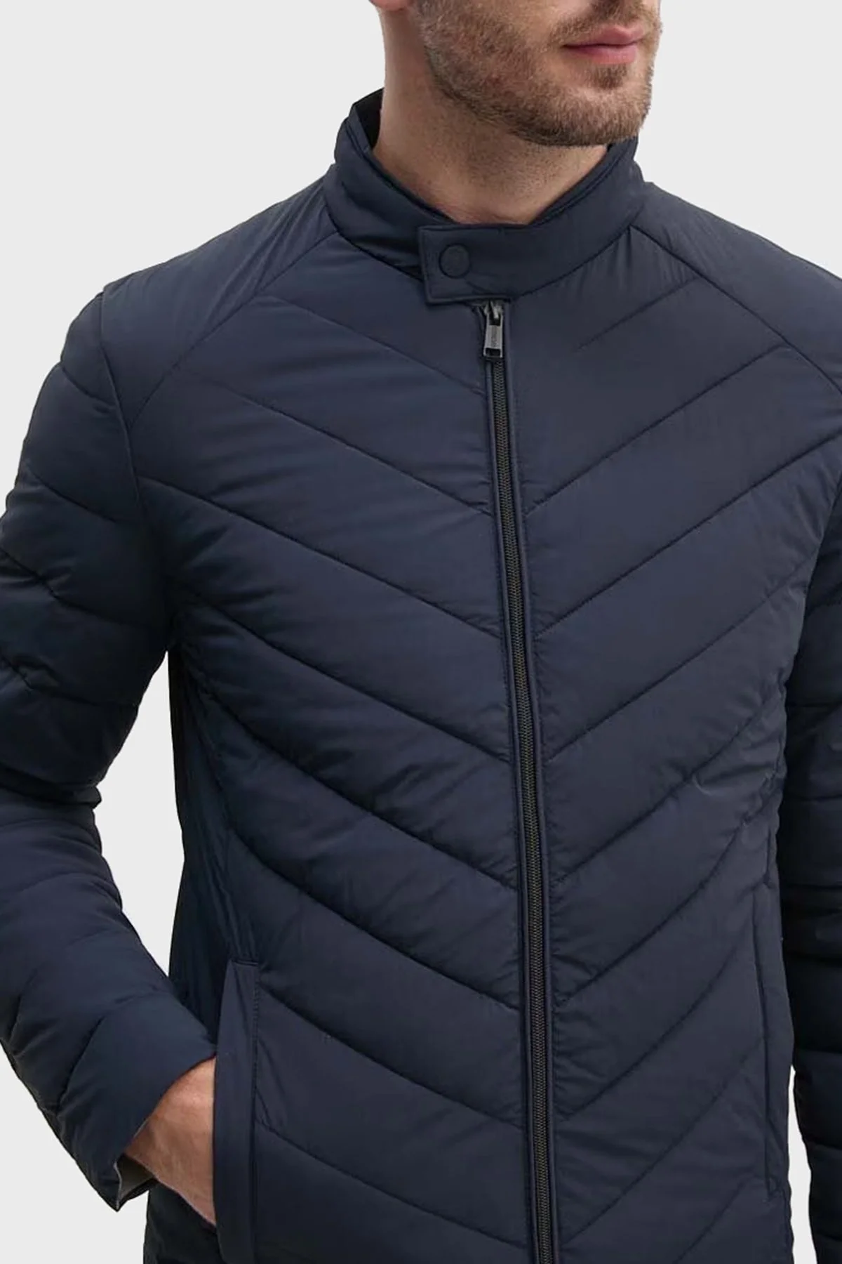 Guess Stretch Kapitoneli Regular Fit Dik Yaka Suya Dayanıklı M4YL05WG9O2 Erkek Mont M4YL05 WG9O2 G7V2 LACİVERT - 4