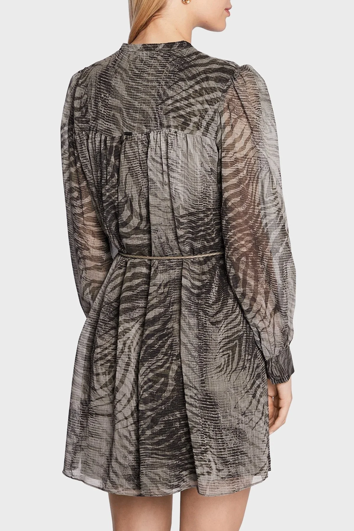 Guess Tamamı Desenli Kemerli Şifon Morgane Bayan Elbise W2BK12WDWT2 P85E GRİ - 3