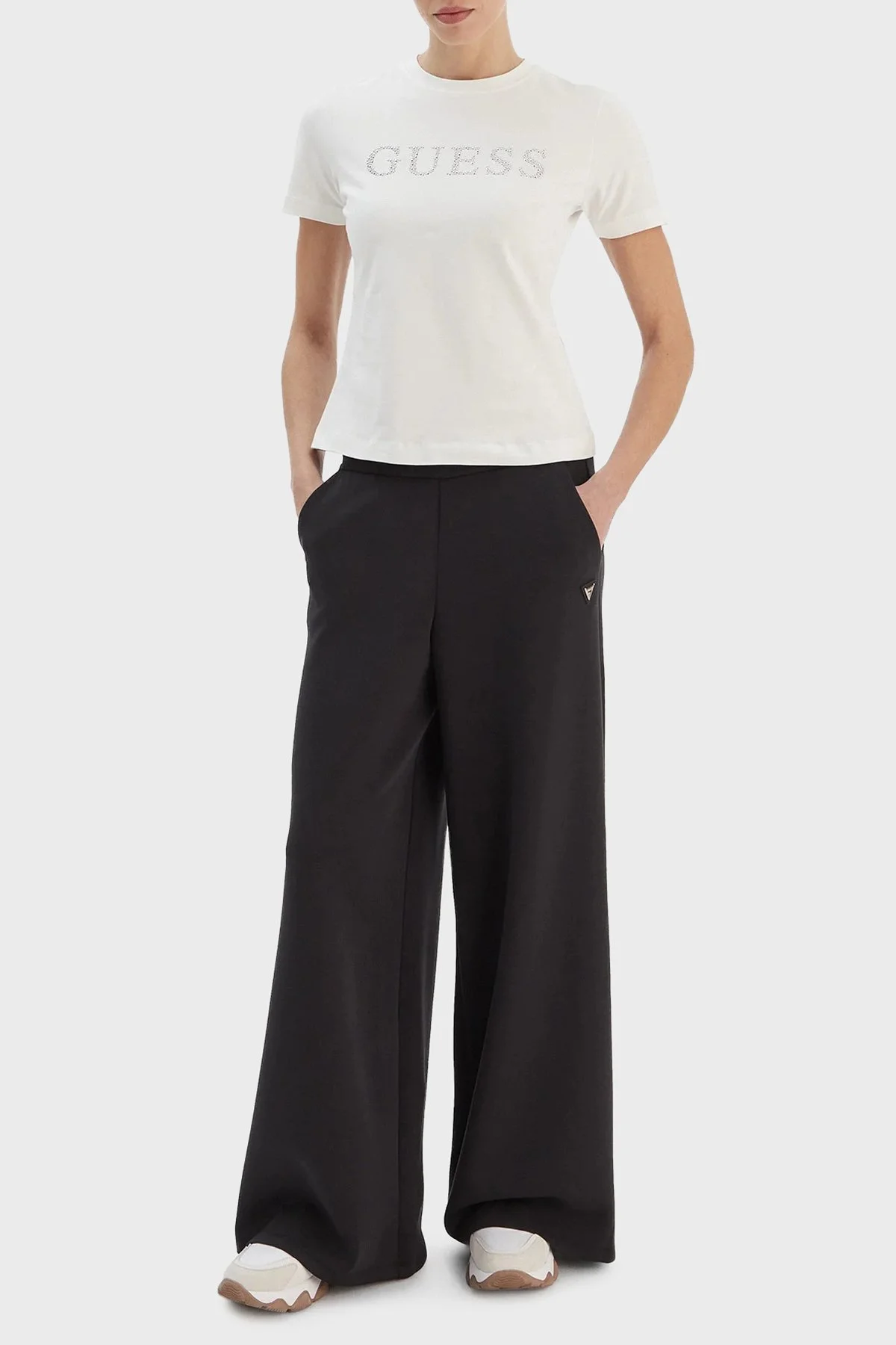 Guess Taşlı Logolu Pamuklu Slim Fit Bisiklet Yaka V6RI20J1314 Bayan T Shirt V6RI20 J1314 G027 BEYAZ - 2
