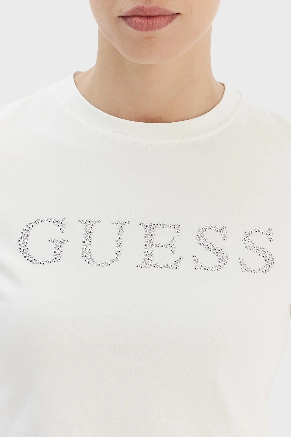 Guess Taşlı Logolu Pamuklu Slim Fit Bisiklet Yaka V6RI20J1314 Bayan T Shirt V6RI20 J1314 G027 BEYAZ - 4