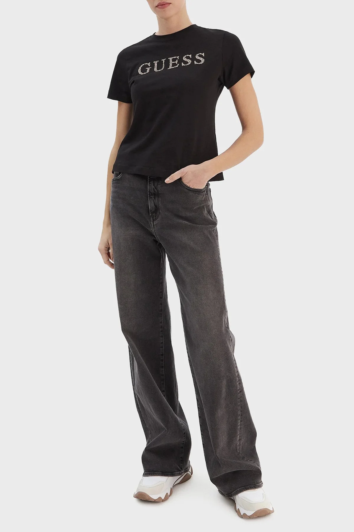 Guess Taşlı Logolu Pamuklu Slim Fit Bisiklet Yaka V6RI20J1314 Bayan T Shirt V6RI20 J1314 JBLK SİYAH - 2