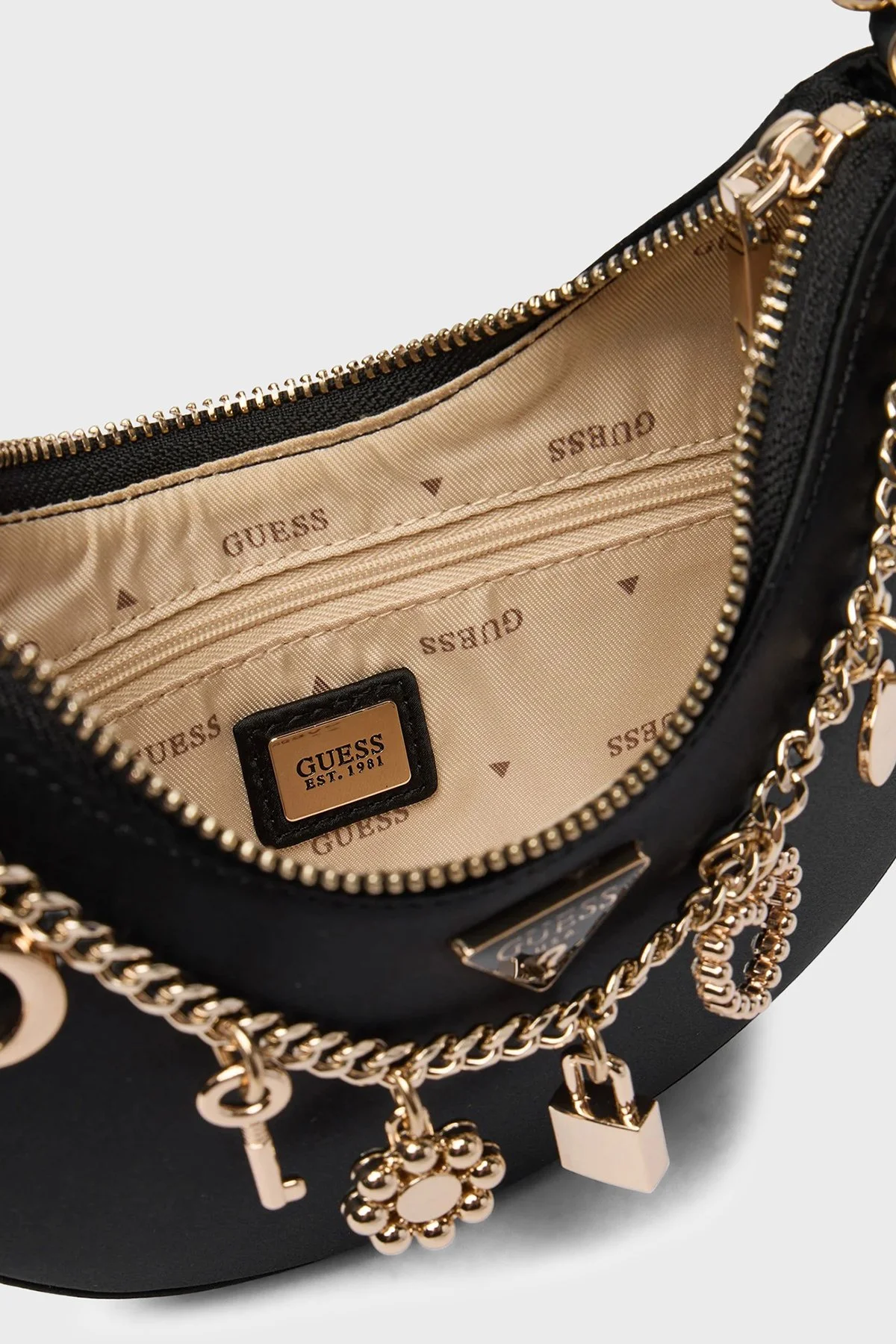 Guess Tasmin Aksesuar Detaylı Çıkarılabilir Askılı HWES9931720 Bayan Çanta HWES99 31720 BLA SİYAH - 6