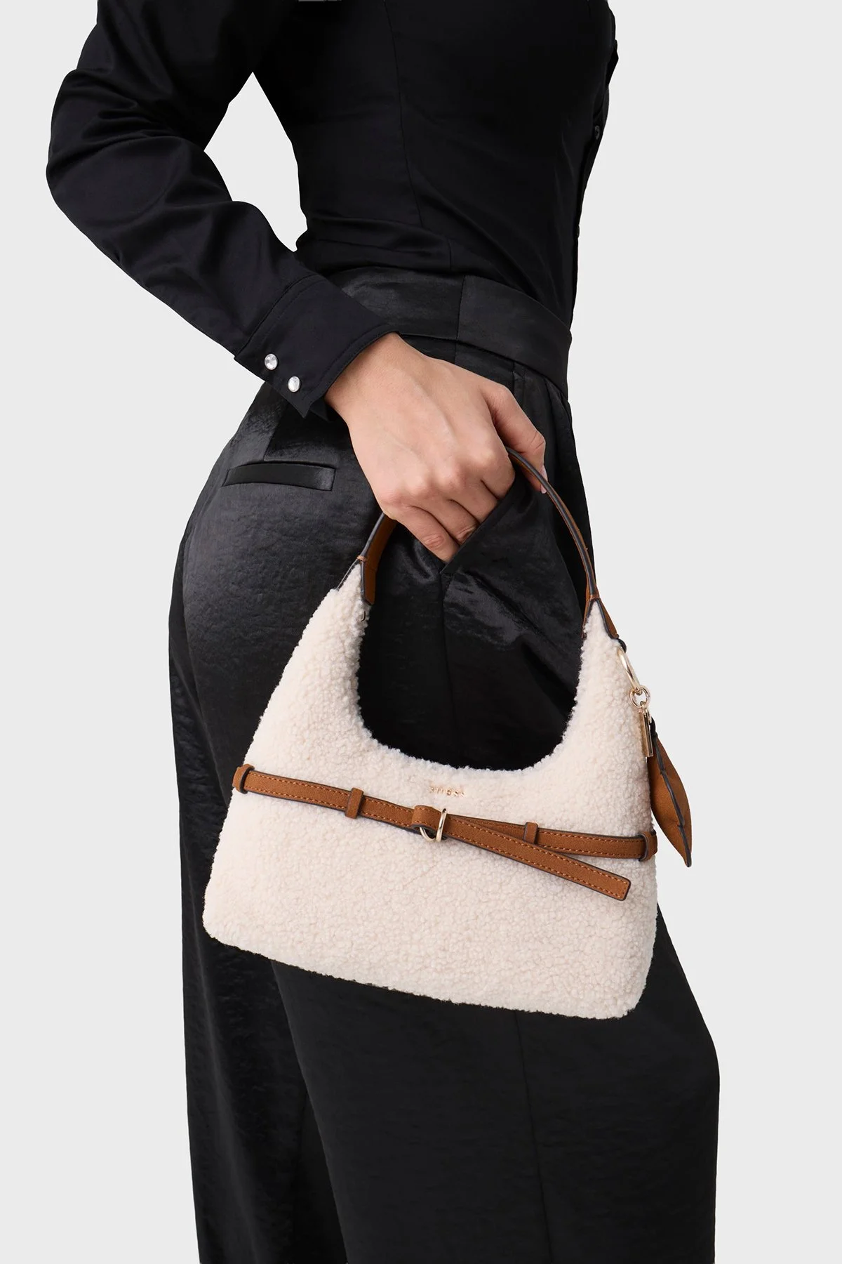 Guess Taylor Peluş Omuz Askılı HWWS2325770 Kadın Çanta HWWS23 25770 OFC Kırık beyaz-taba - 2
