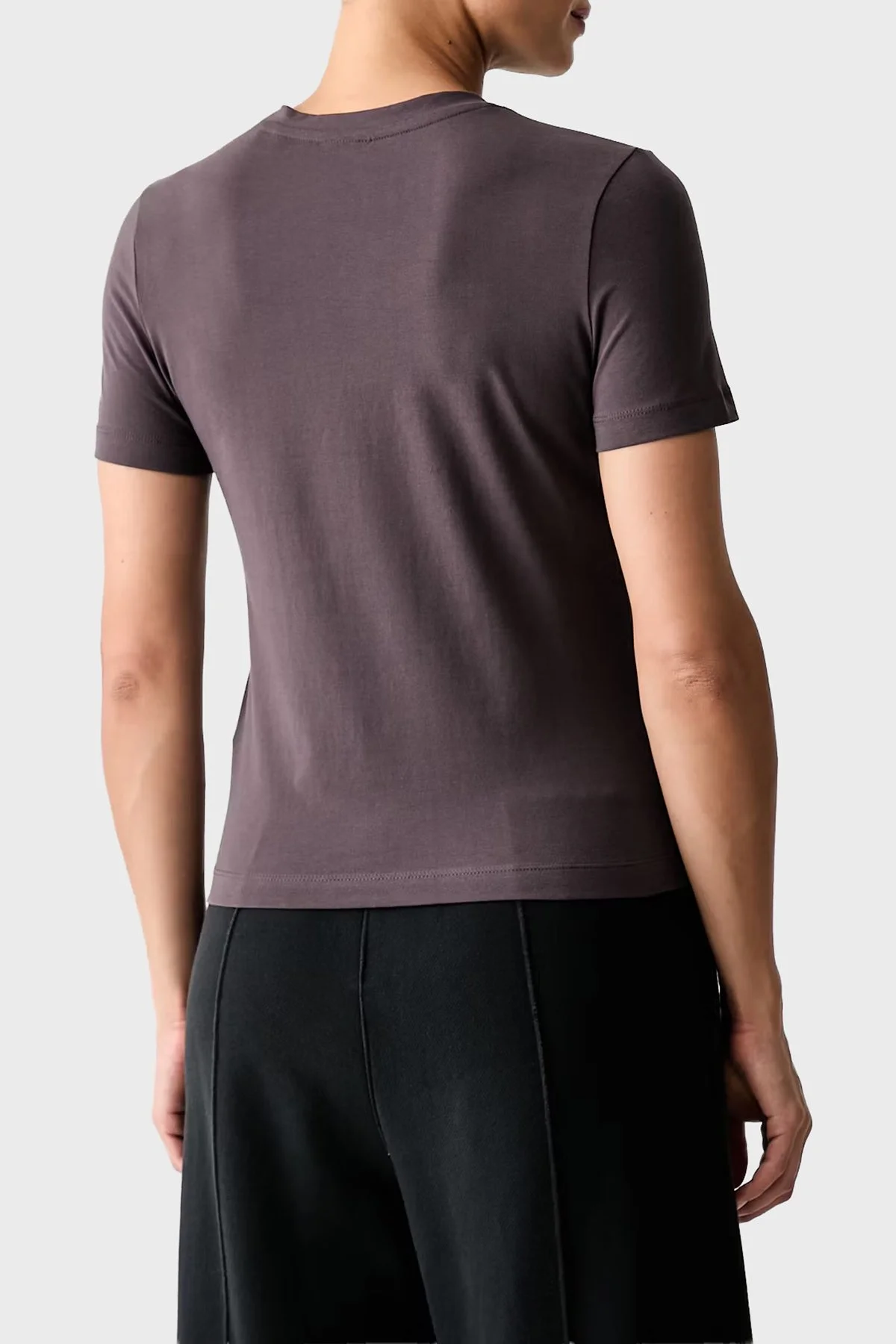Guess Tracey Logolu Pamuklu Slim Fit Bisiklet Yaka Kadın T Shirt V6RI07 J1314 A154 Kahve - 3