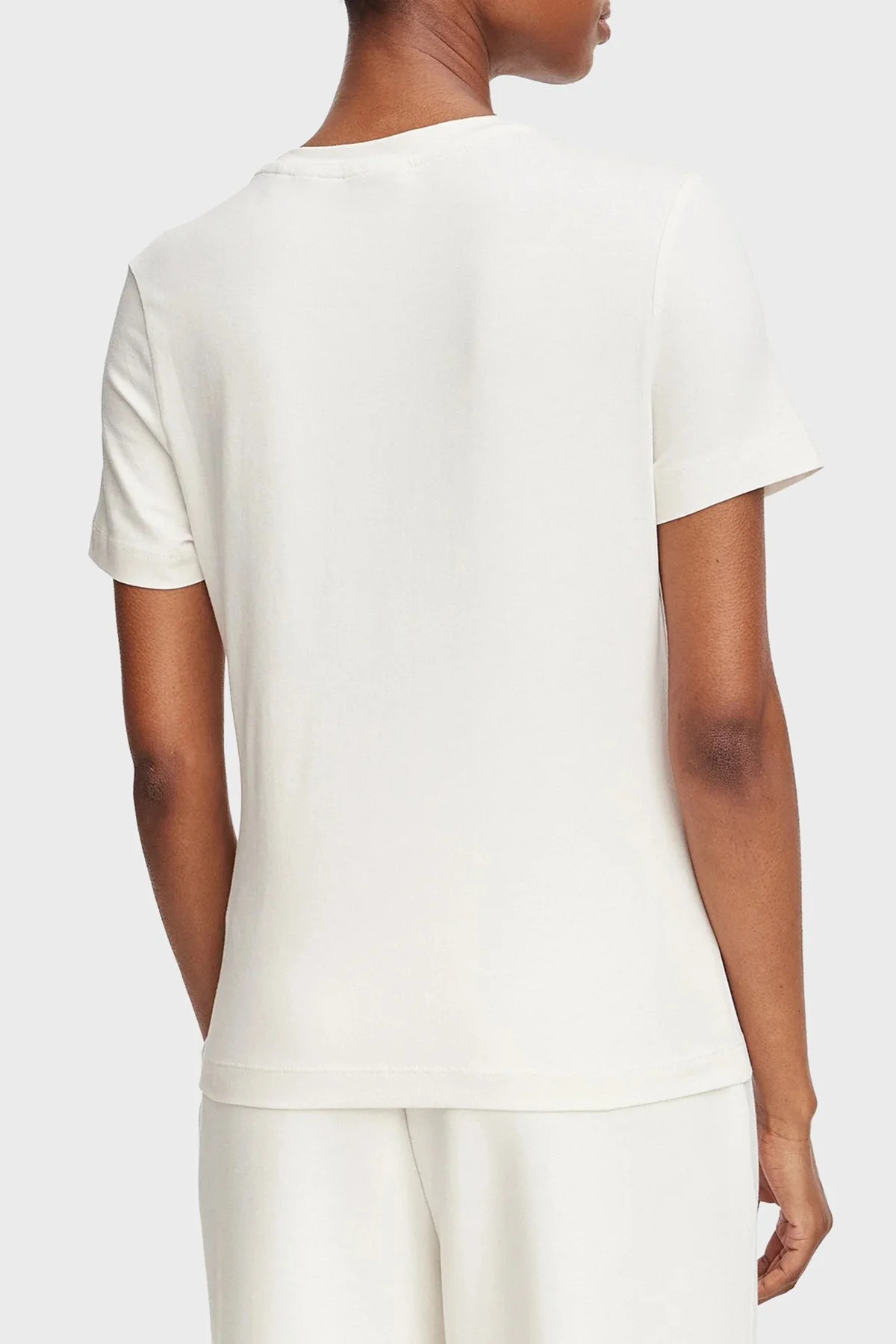 Guess Tracey Logolu Pamuklu Slim Fit Bisiklet Yaka V6RI07J1314 Kadın T Shirt V6RI07 J1314 A138 Ekru - 3