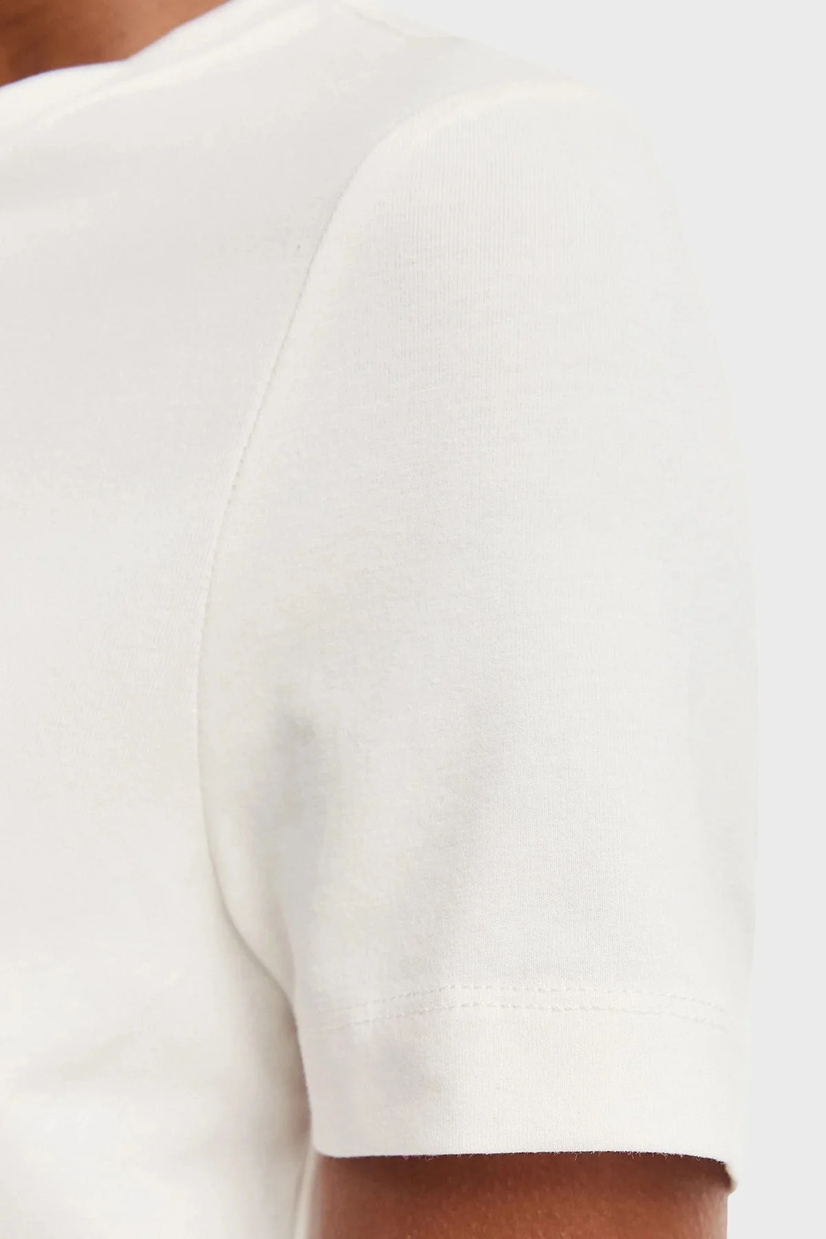 Guess Tracey Logolu Pamuklu Slim Fit Bisiklet Yaka V6RI07J1314 Kadın T Shirt V6RI07 J1314 A138 Ekru - 5