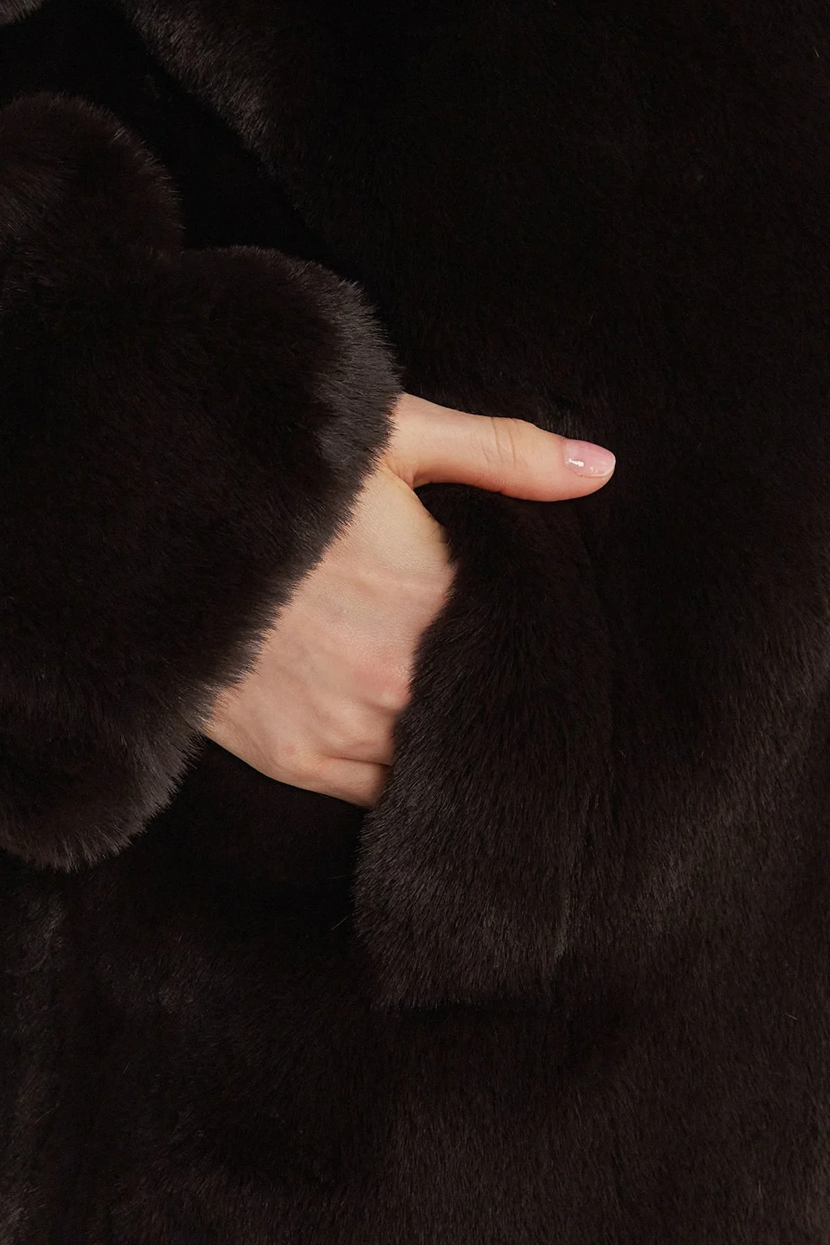 Guess Vanna Regular Fit Kruvaze Yaka Uzun Suni Kürk W5BL95WJ110 Bayan Kaban W5BL95 WJ110 G1H3 KAHVE - 4