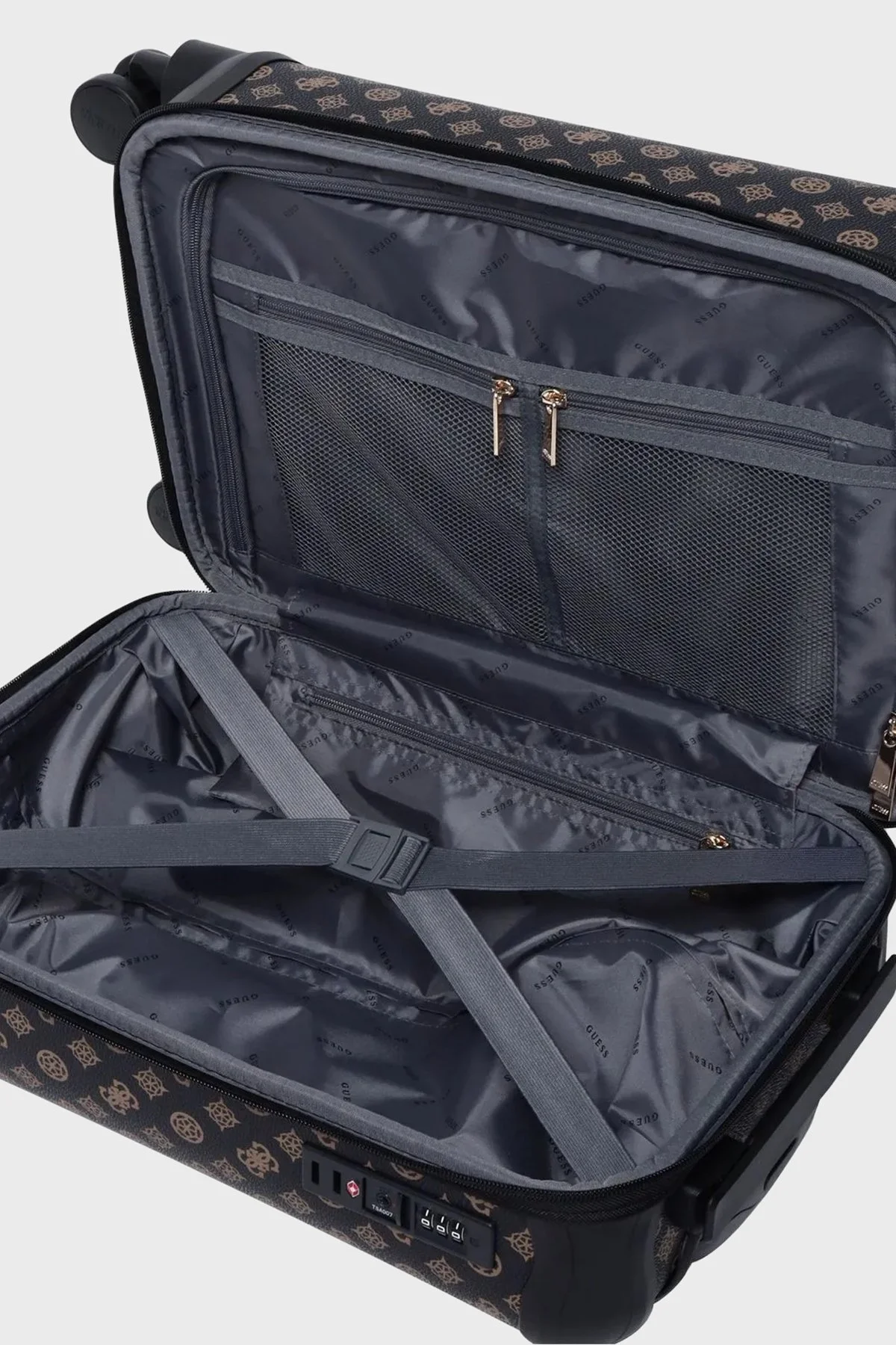 Guess Wilder 4G Logolu Şifreli Fermuarlı TWHP7452983 Bayan Kabin Boy Valiz TWHP74 52983 BRO SİYAH KAHVE - 4