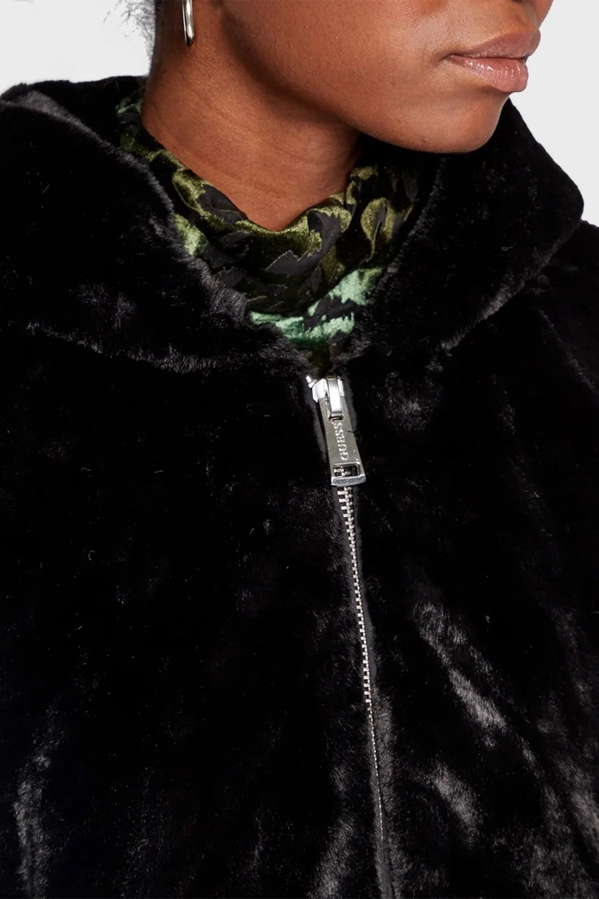 Guess Yumuşak Dokulu Kapüşonlu Fermuarlı Cepli Theoline Bayan Mont W2BL22WETP0 JBLK SİYAH - 4