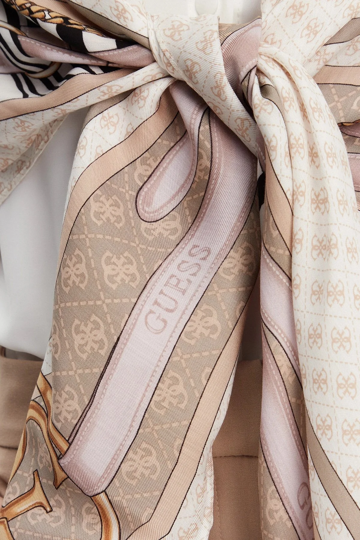 Guess Zamira 4G Logo Baskılı 130 x 130 cm AW5302SIL03 Bayan Şal AW5302 SIL03 DKO BEJ - 3