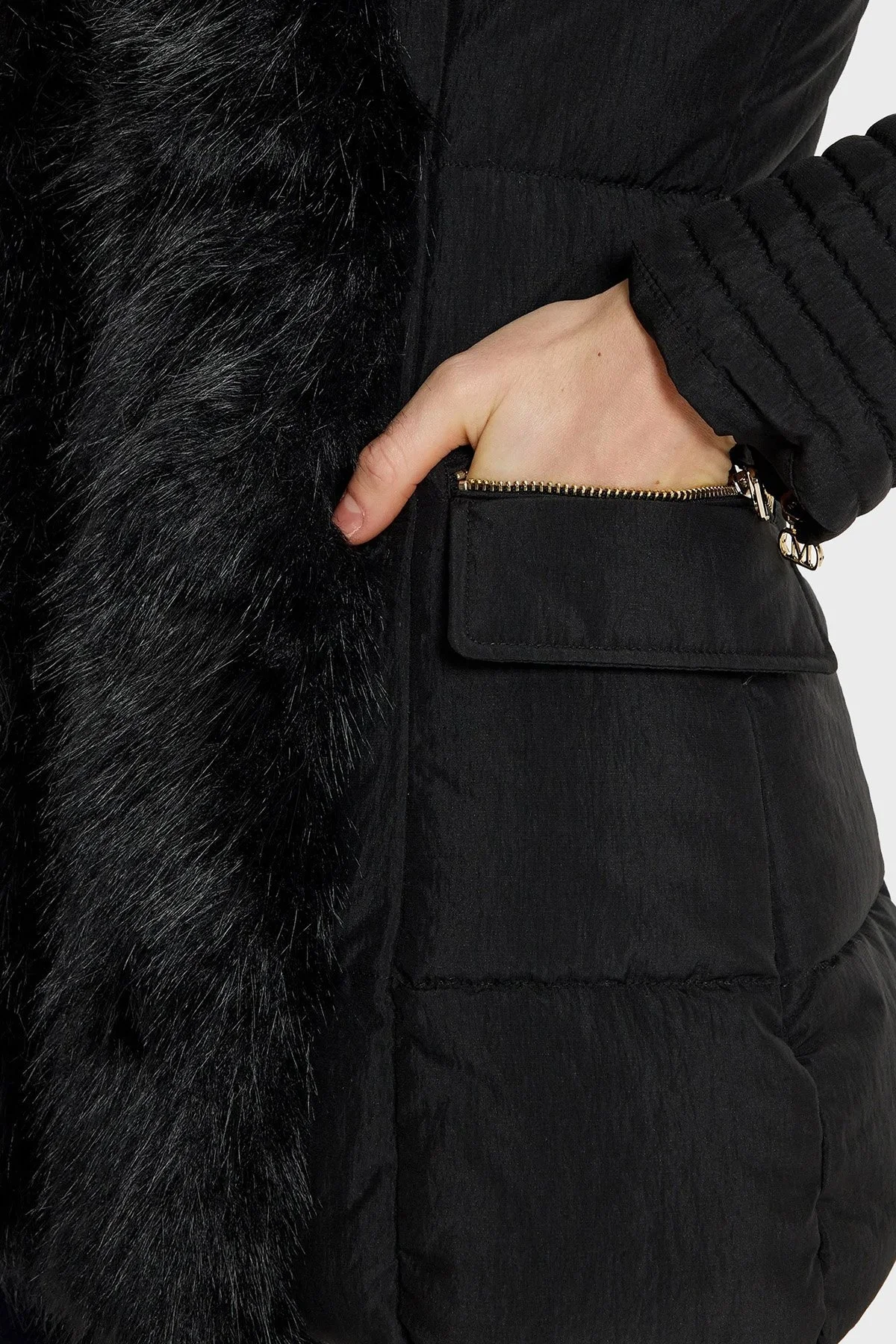 Marciano by Guess Zoe Kapitoneli Regular Fit Tüylü Kapüşonlu Şişme 4BGL417188A Bayan Mont 4BGL41 7188A JBLK SİYAH - 6