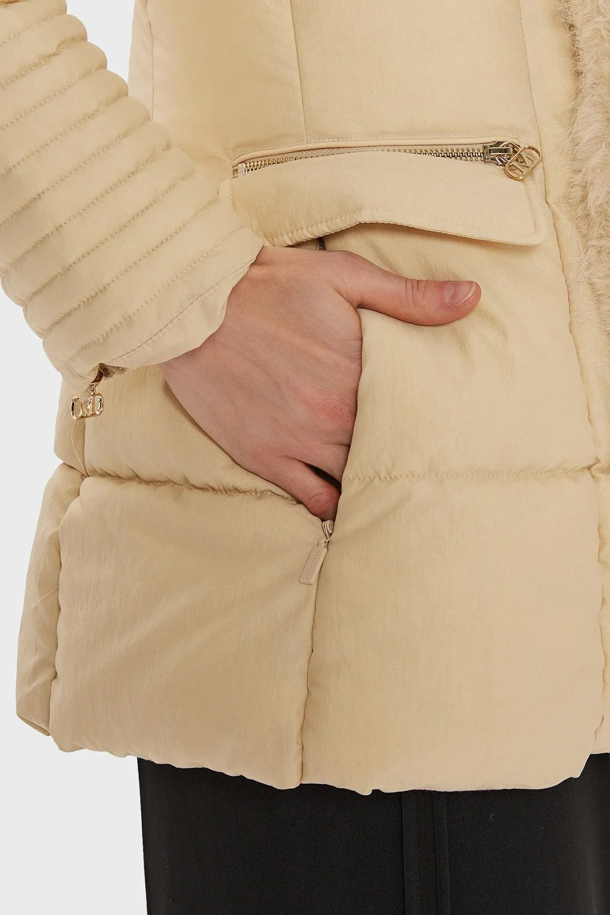 Marciano by Guess Zoe Regular Fit Tüylü Balıkçı Yaka Kapüşonlu Şişme 4BGL417188A Bayan Mont 4BGL41 7188A F1NN BEJ - 5