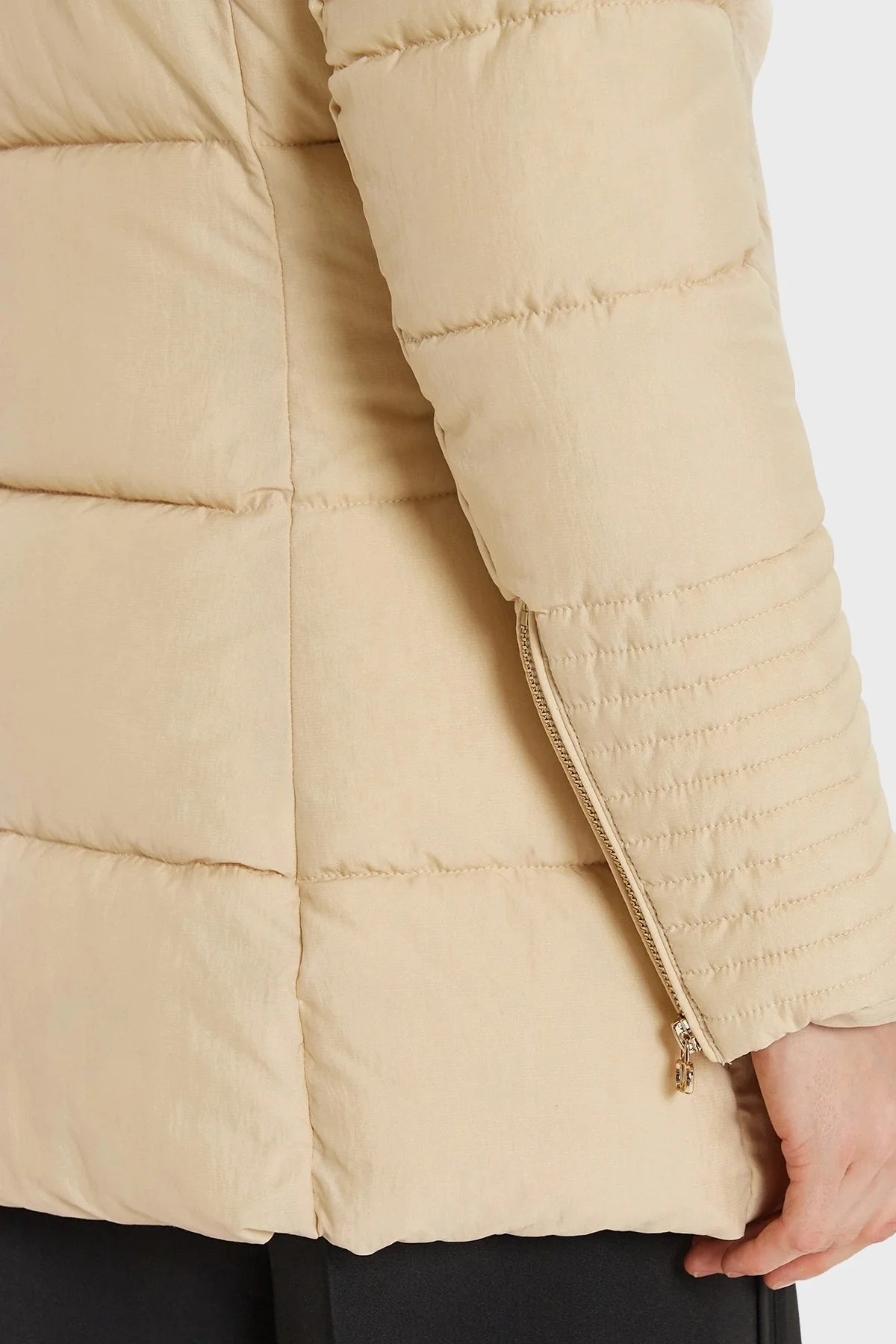 Marciano by Guess Zoe Regular Fit Tüylü Balıkçı Yaka Kapüşonlu Şişme 4BGL417188A Bayan Mont 4BGL41 7188A F1NN BEJ - 6