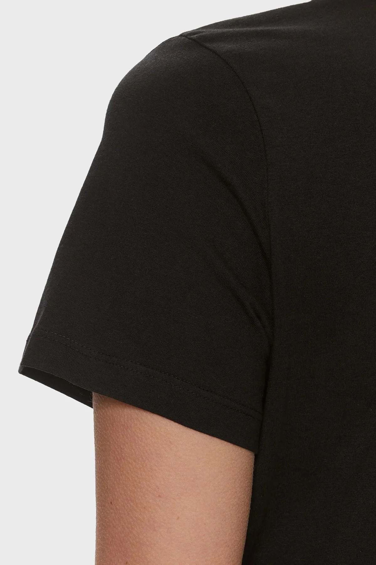 Guess Zoey Pamuklu Boxy Fit Crop V4GI02K46D1 Bayan T Shirt V4GI02 K46D1 JBLK SİYAH - 5