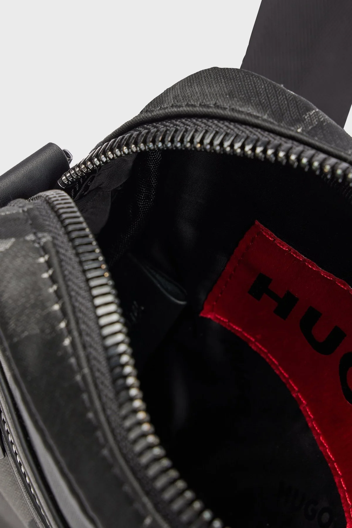 Hugo Desenli Ayarlanabilir Askılı Fermuarlı Erkek Çanta 50516745 001 SİYAH - 6