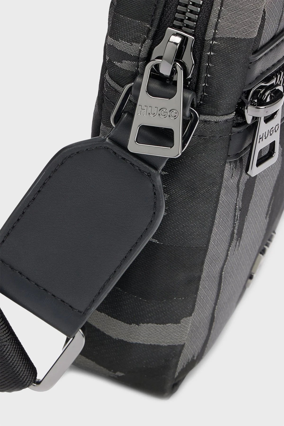 Hugo Desenli Ayarlanabilir Askılı Fermuarlı Erkek Çanta 50516745 001 SİYAH - 7