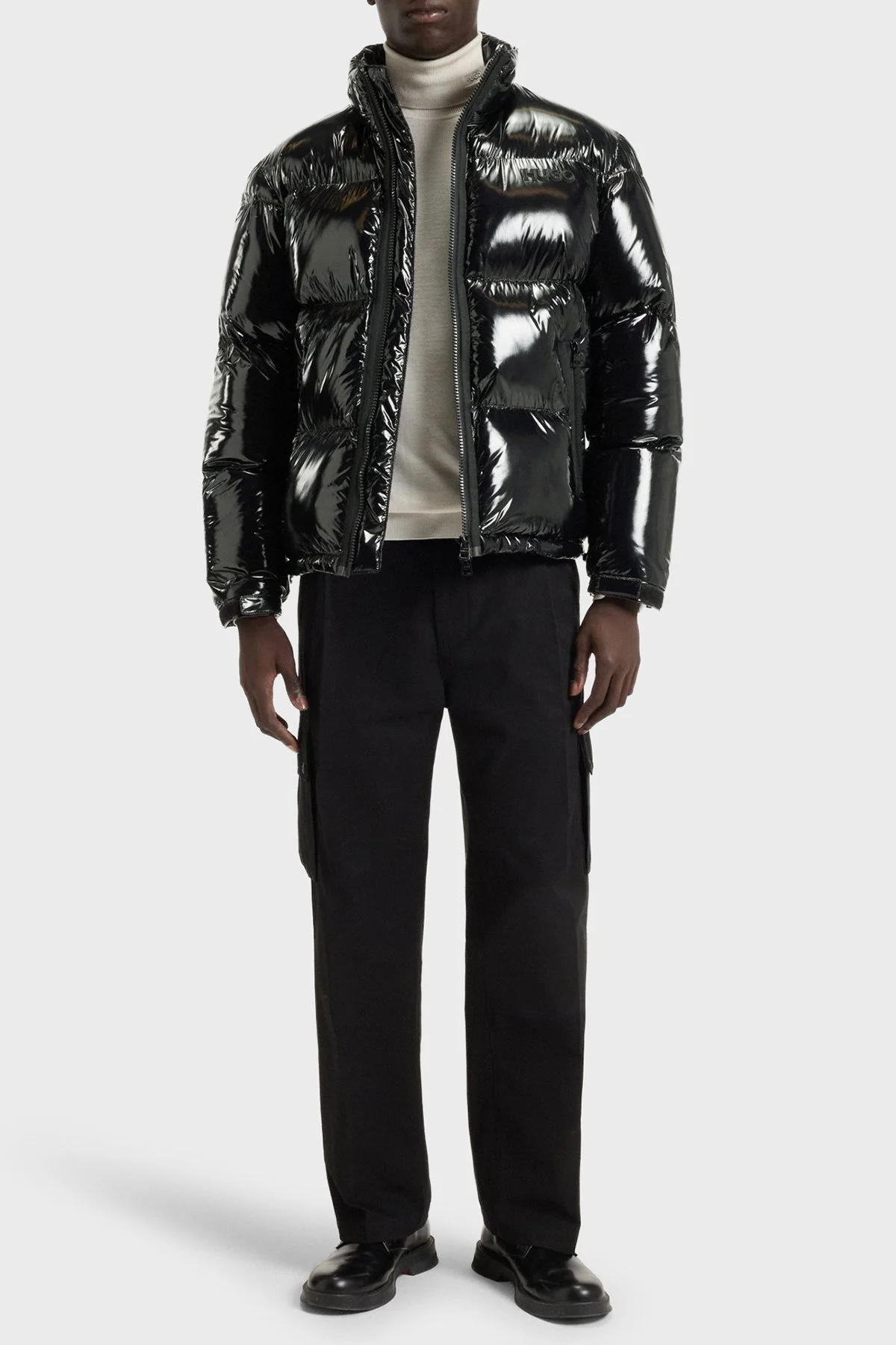 Hugo Kapitoneli Regular Fit Dik Yaka Su İtici Parlak Şişme Erkek Mont 50549251 001 SİYAH - 2