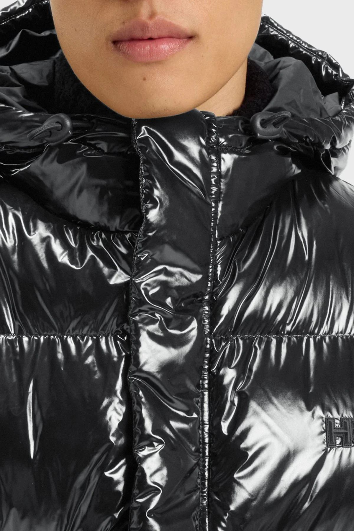 Hugo Kapitoneli Regular Fit Kapüşonlu Yaka Şişme Parlak Erkek Mont 50549355 001 SİYAH - 4