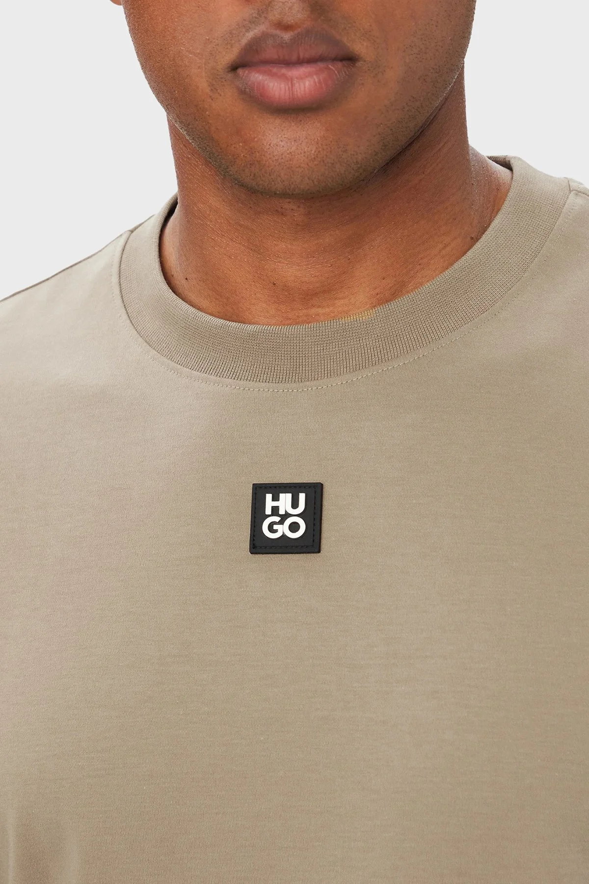 Hugo Logolu Bisiklet Yaka % 100 Pamuk Regular Fit Erkek T Shirt 50505201 928 Bej - 4