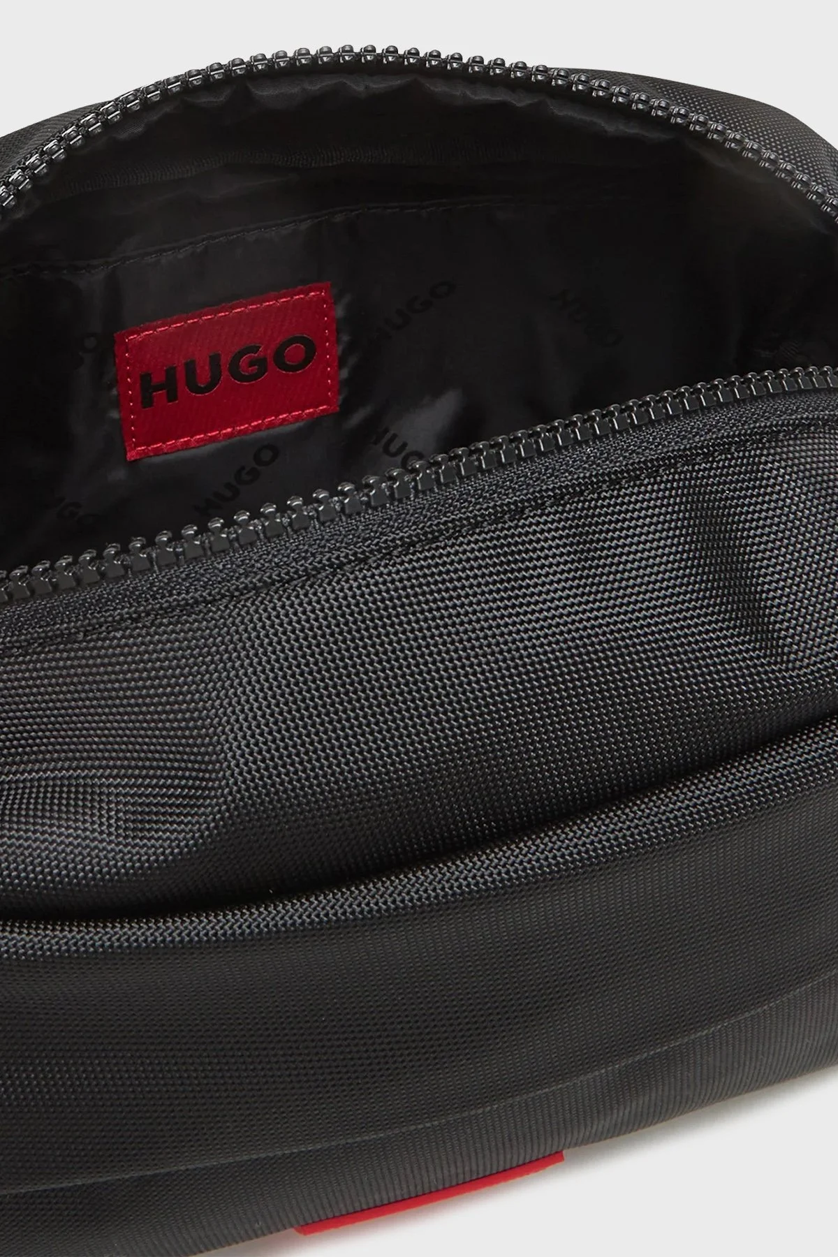 Hugo Logolu Tek Saplı Erkek Çanta 50549012 001 SİYAH - 4