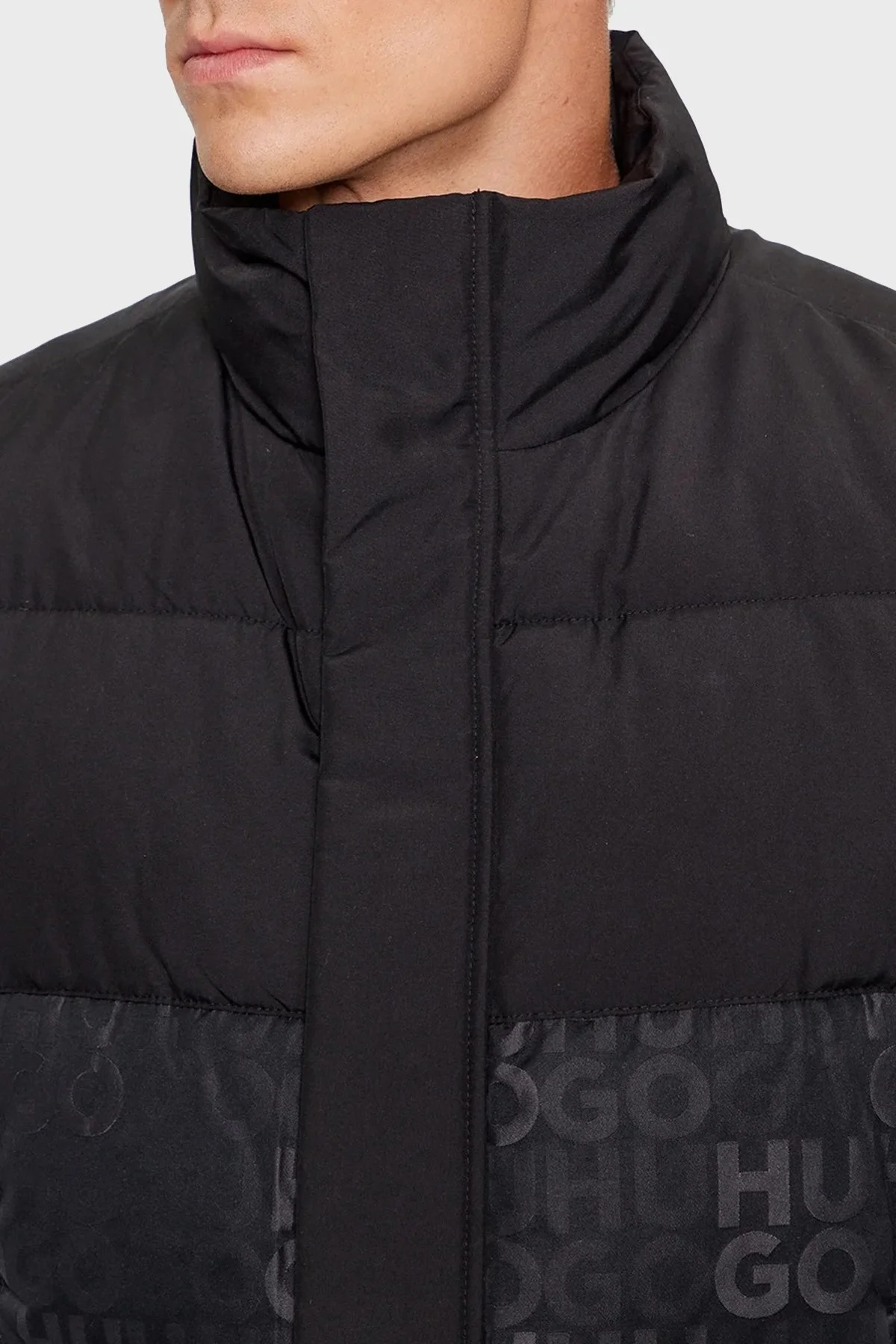 Hugo Monogram Logolu Dik Yaka Cepli Regular Fit Şişme Erkek Yelek 50496234 001 SİYAH - 4