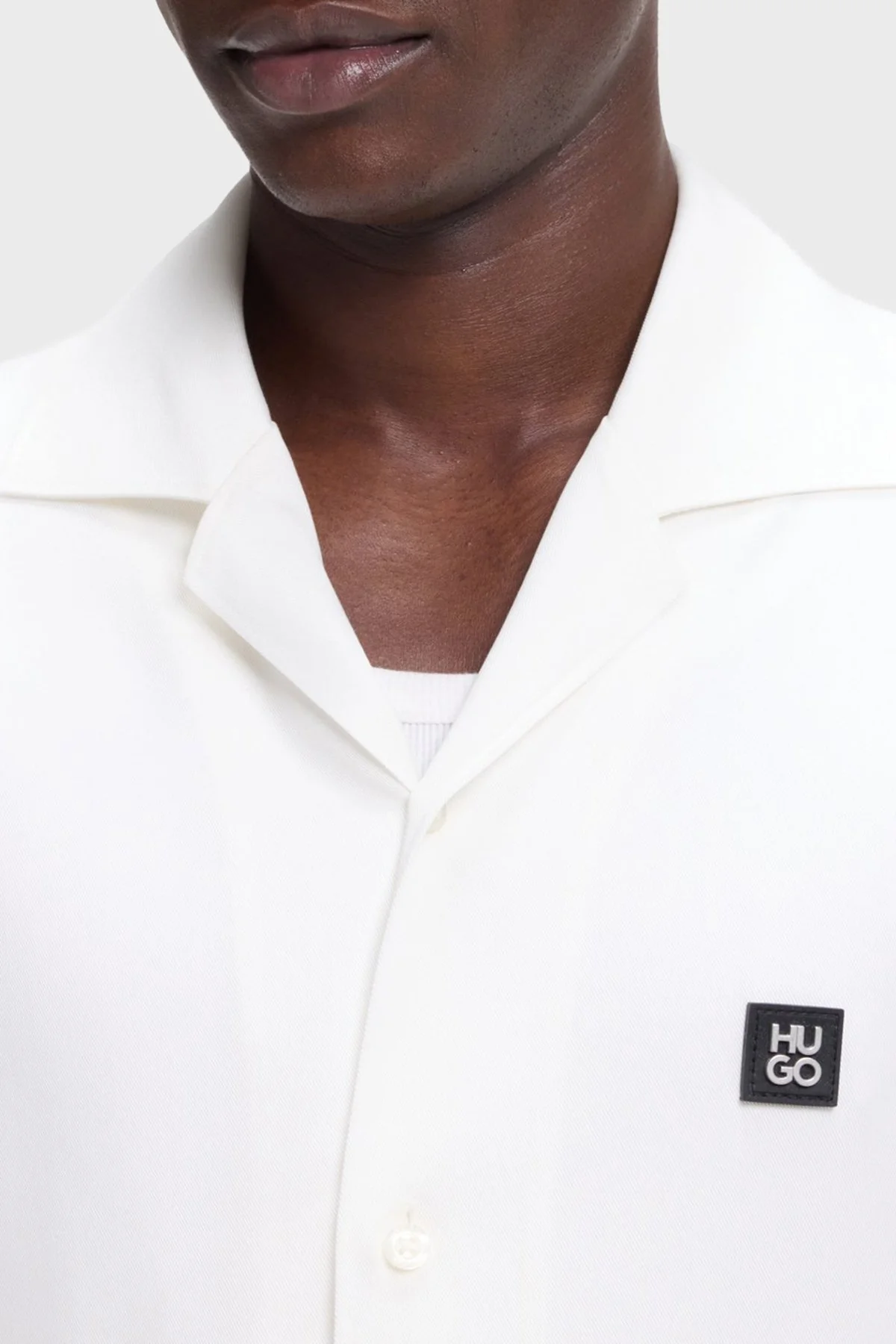 Hugo Oversize Fit Logolu Klasik Yaka Kısa Kollu Erkek Gömlek 50560593 102 EKRU - 4