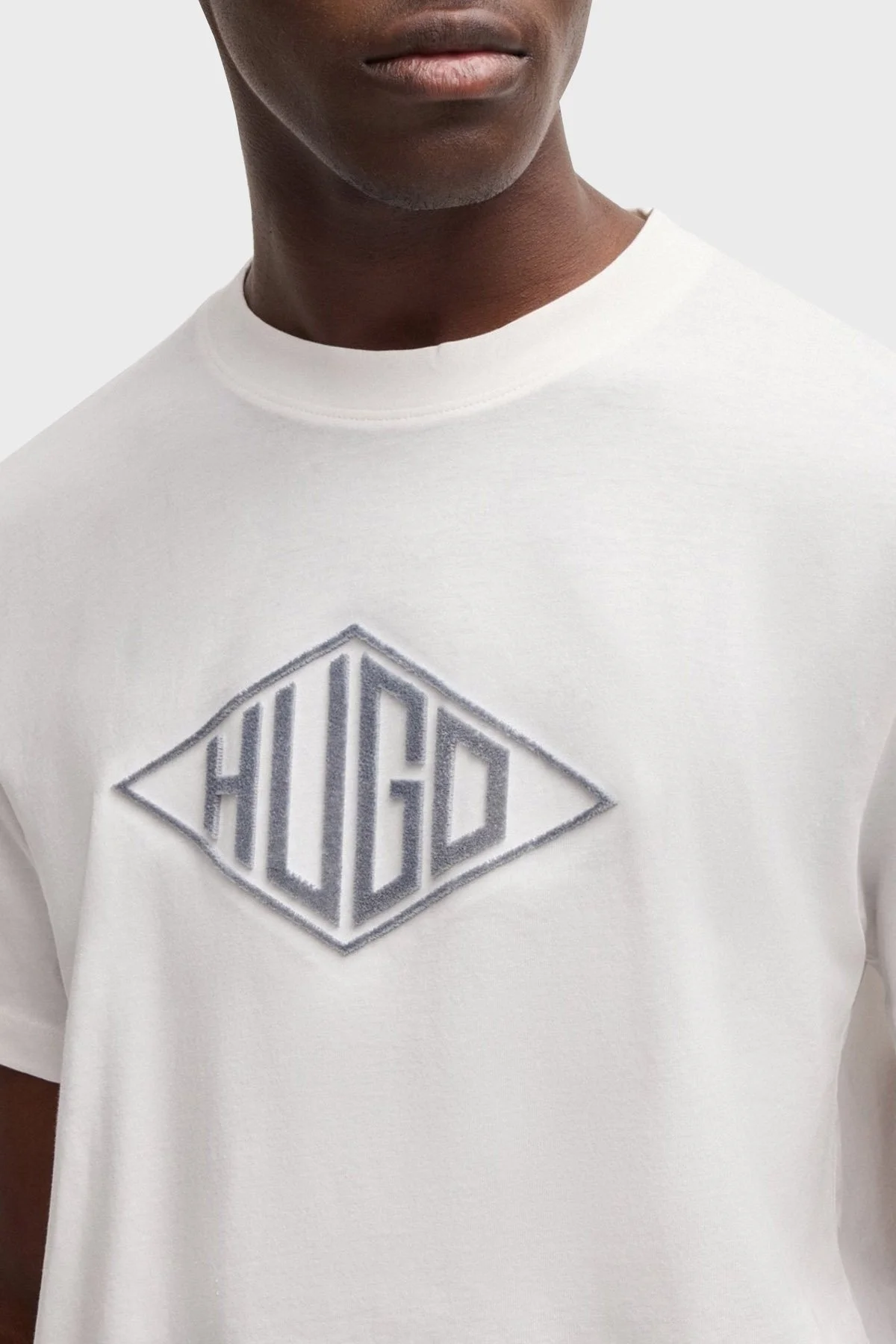 Hugo Pamuklu Geometrik Logo Nakışlı Regular Fit Bisiklet Yaka Erkek T Shirt 50534934 102 BEYAZ - 4