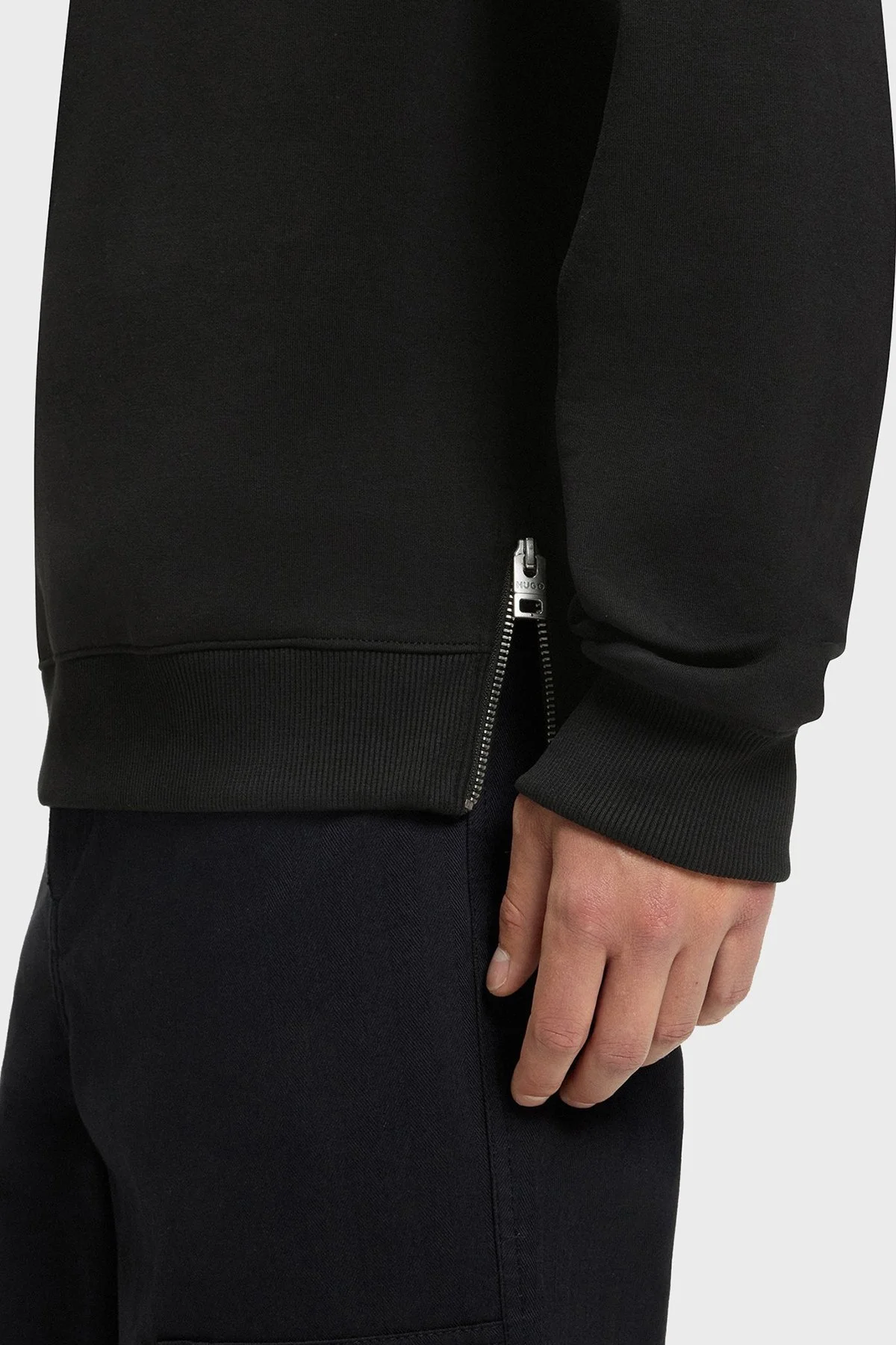 Hugo Streç Pamuklu Relaxed Fit Yırtmaçlı Yuvarlak Yaka Erkek Sweat 50542593 001 SİYAH - 4