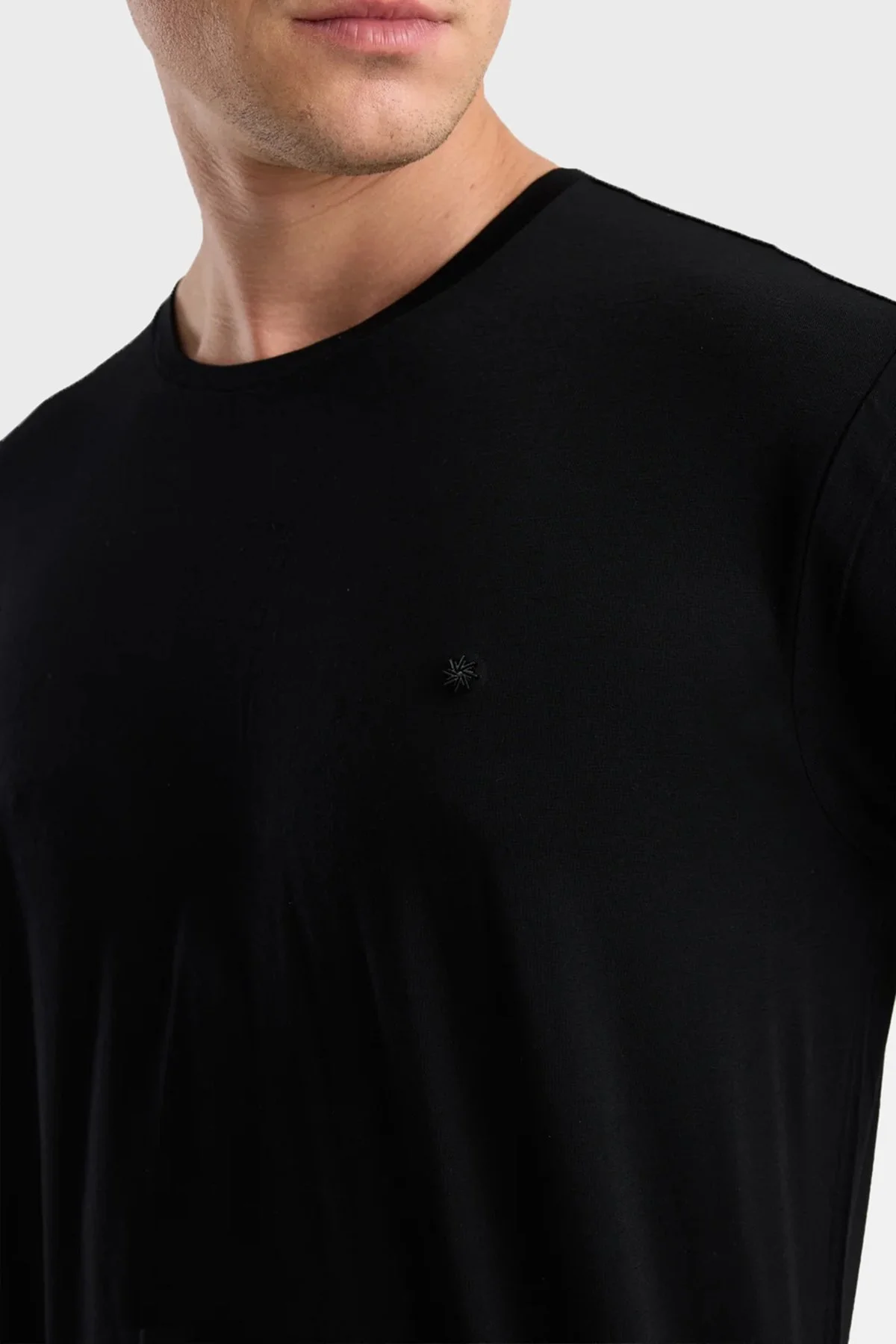 Isaora Yumuşak Dokulu Regular Fit Bisiklet Yaka Erkek T Shirt ISR90230 Siyah - 4