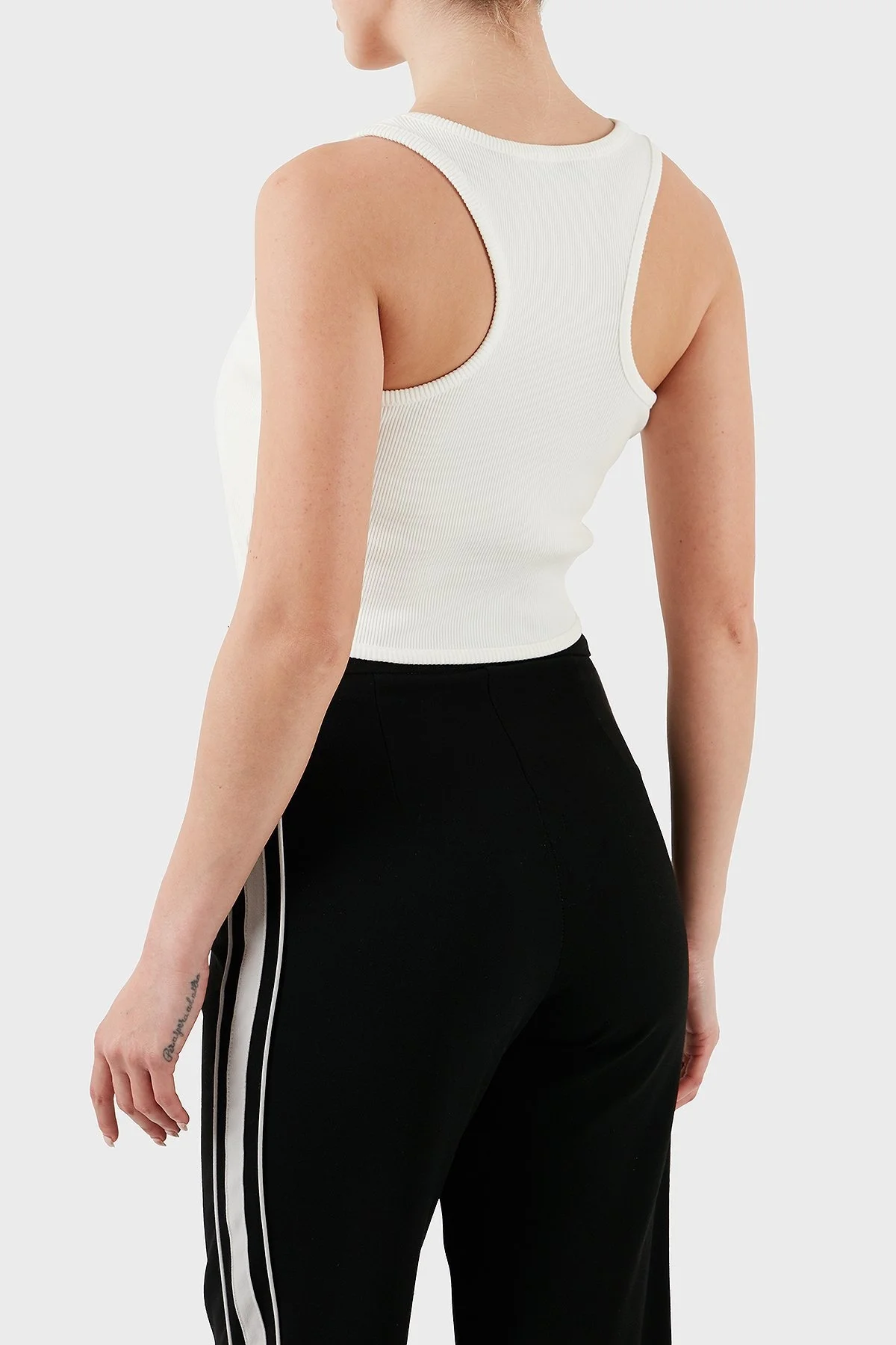 Les Benjamins Pamuklu Slim Fit Kare Yaka Logolu Bayan Top LBNOOSESSFUTN-306 BEYAZ - 9