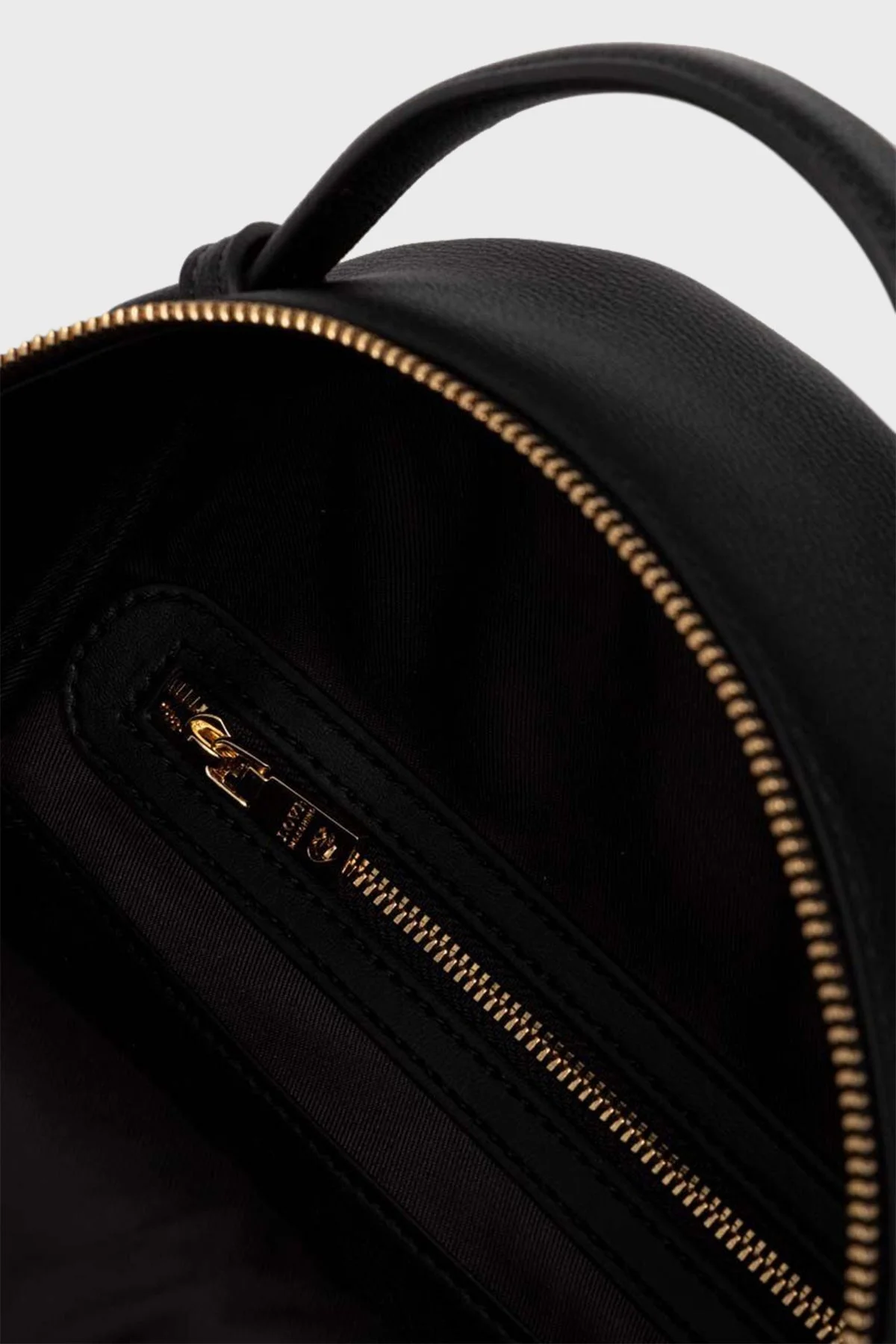 Love Moschino Altın Metal Logolu Ayarlanabilir Askılı Bayan Sırt Çantası JC4105PP1HLI0000 SİYAH - 4