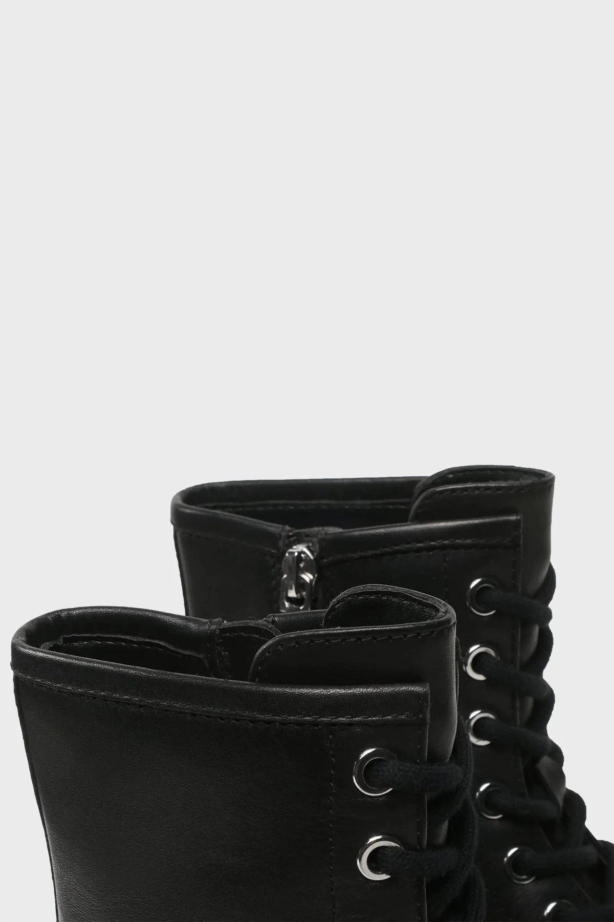 Love Moschino Logo Detaylı Hakiki Deri Fermuarlı Bağcıklı Bayan Bot JA24025G1HIA0000 SİYAH - 5