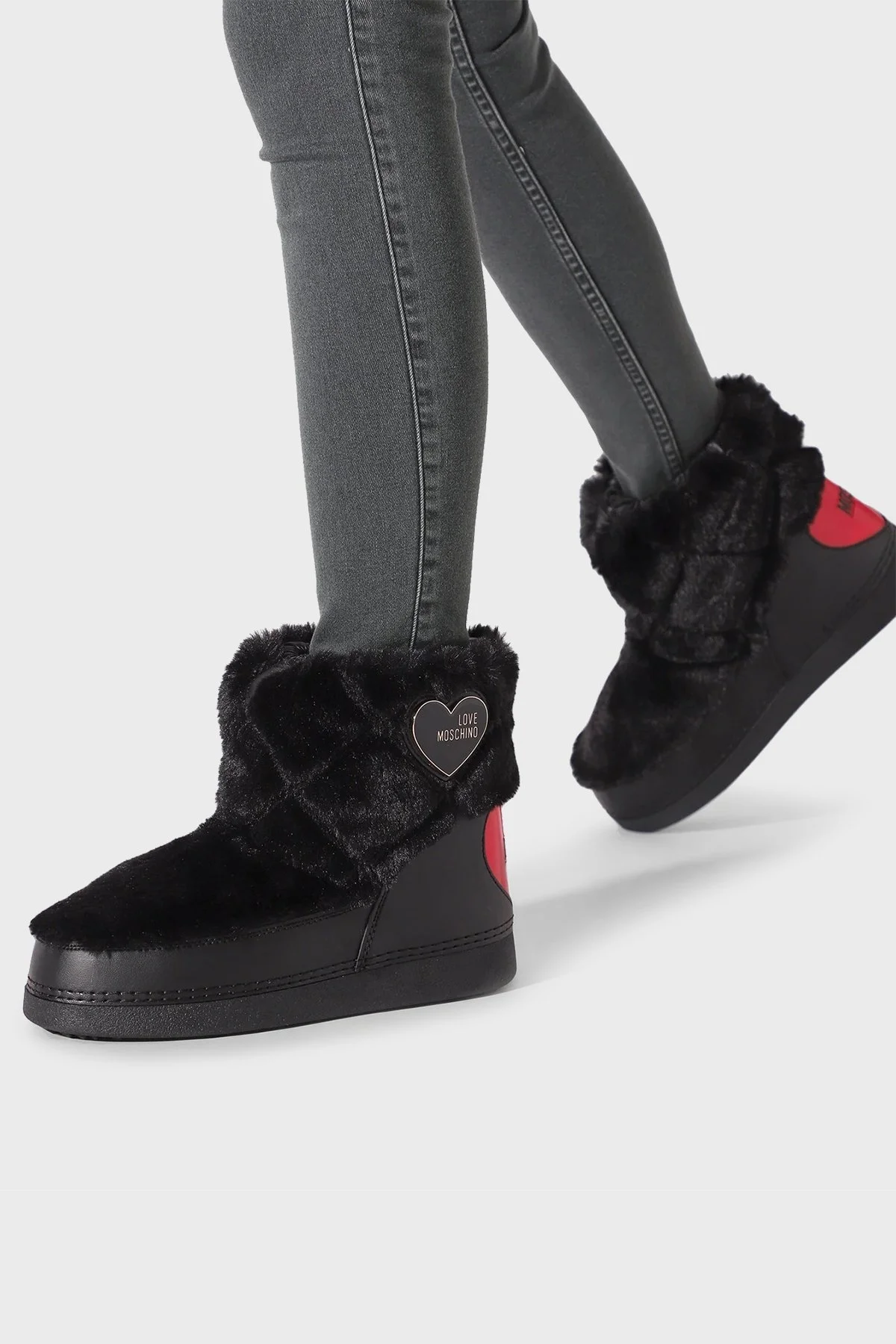 Love Moschino Logolu Suni Kürklü Su Geçirmez Yalıtımlı Bayan Kar Botu JA24232G0HJW0000 SİYAH - 2