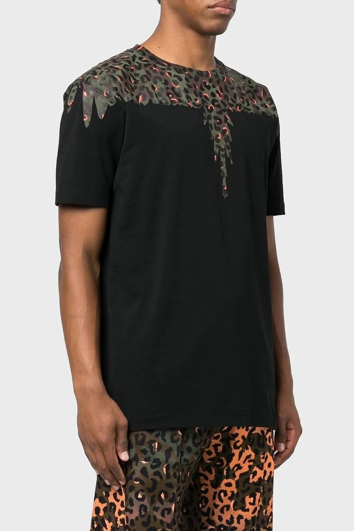 Marcelo Burlon Pamuklu Regular Fit Bisiklet Yaka Erkek T Shirt CMAA018S23JER0051060 SİYAH - 6