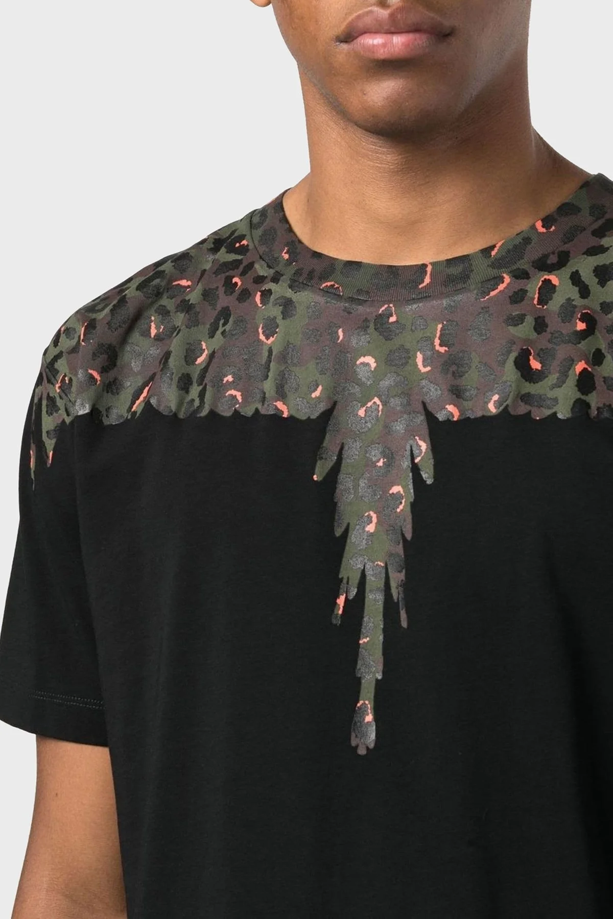 Marcelo Burlon Pamuklu Regular Fit Bisiklet Yaka Erkek T Shirt CMAA018S23JER0051060 SİYAH - 9