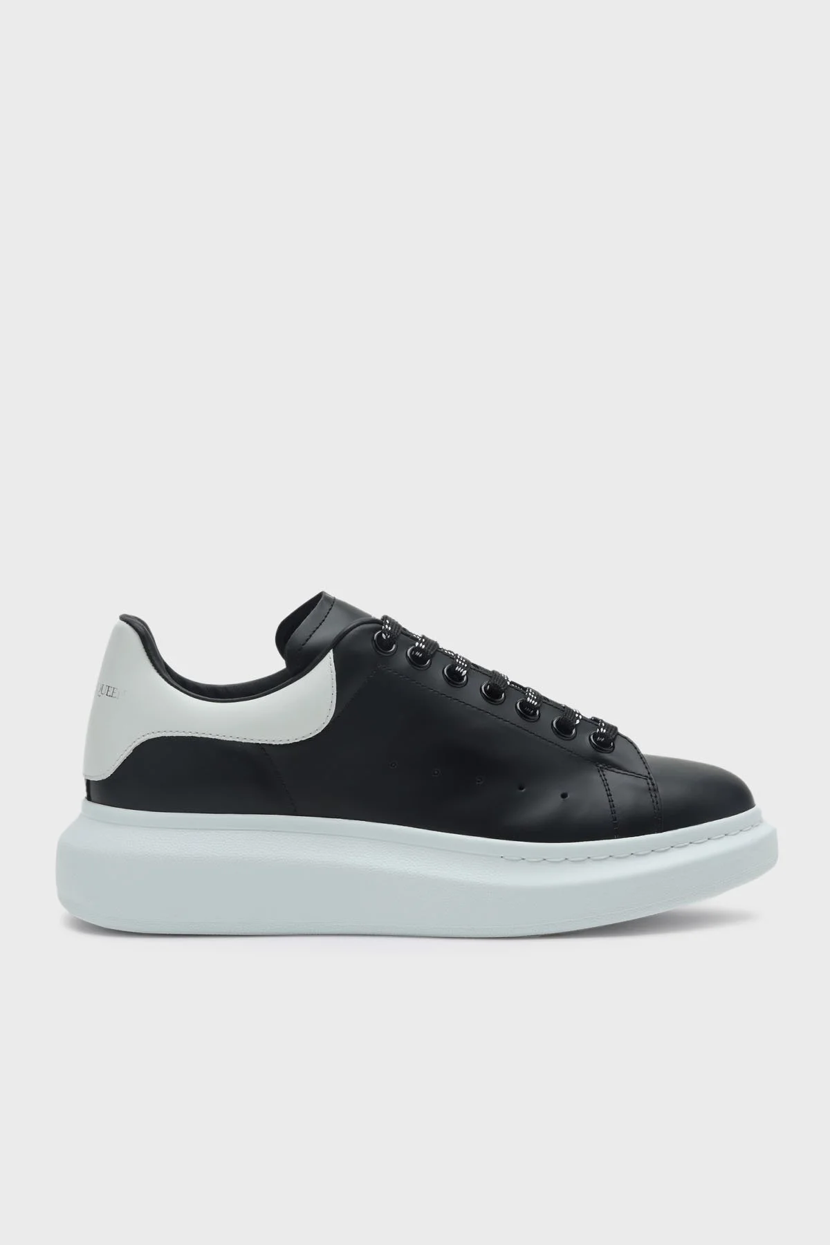 McQueen Logolu Deri Sneaker Erkek Ayakkabı 553680WIEEN 1070 SİYAH-BEYAZ - 6