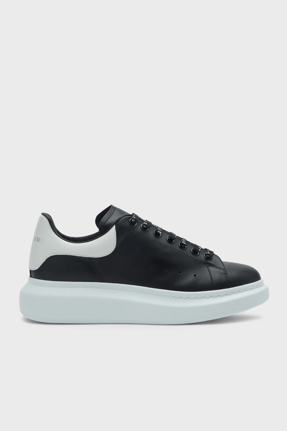 McQueen Logolu Deri Sneaker Erkek Ayakkabı 553680WIEEN 1070 SİYAH-BEYAZ - 1