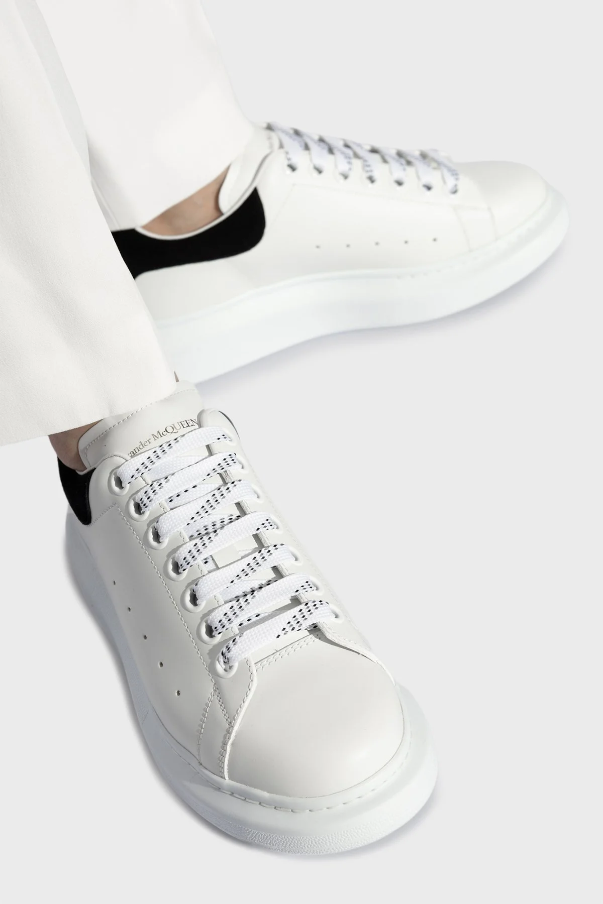 McQueen Logolu Hakiki Deri Kalın Taban Sneaker Kadın Ayakkabı 553770WIAIH 9061 BEYAZ - 3