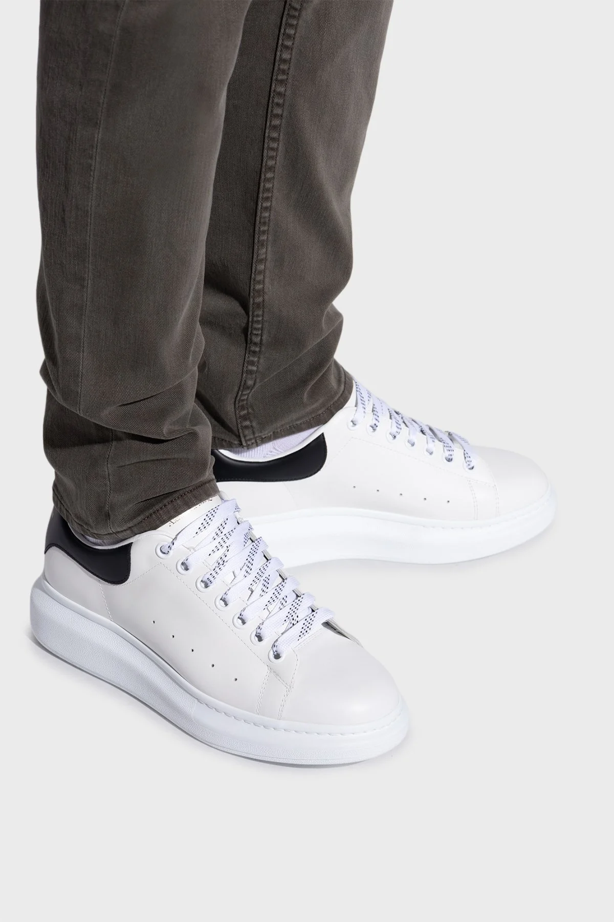 McQueen Logolu Hakiki Deri Kalın Taban Sneaker Erkek Ayakkabı 553680WIAIG 9061 BEYAZ - 2