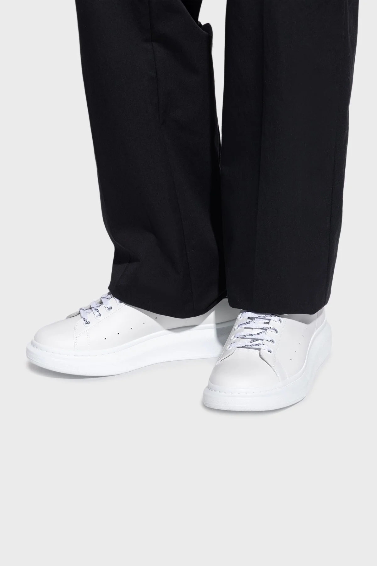 McQueen Logolu Hakiki Deri Kalın Taban Sneaker Erkek Ayakkabı 625156WIAII 9074 BEYAZ - 2