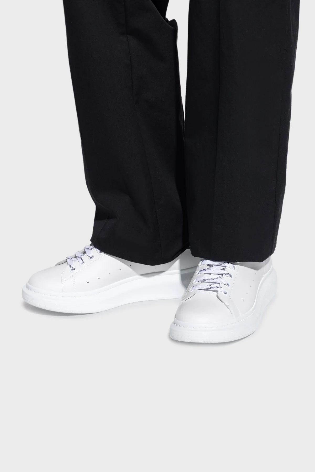 McQueen Logolu Hakiki Deri Kalın Taban Sneaker Erkek Ayakkabı 625156WIAII 9074 BEYAZ - 2