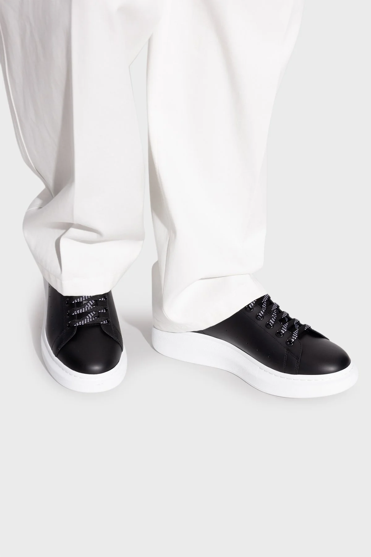 McQueen Logolu Hakiki Deri Sneaker Erkek Ayakkabı 553680 WIAIG 1070 SİYAH-BEYAZ - 2