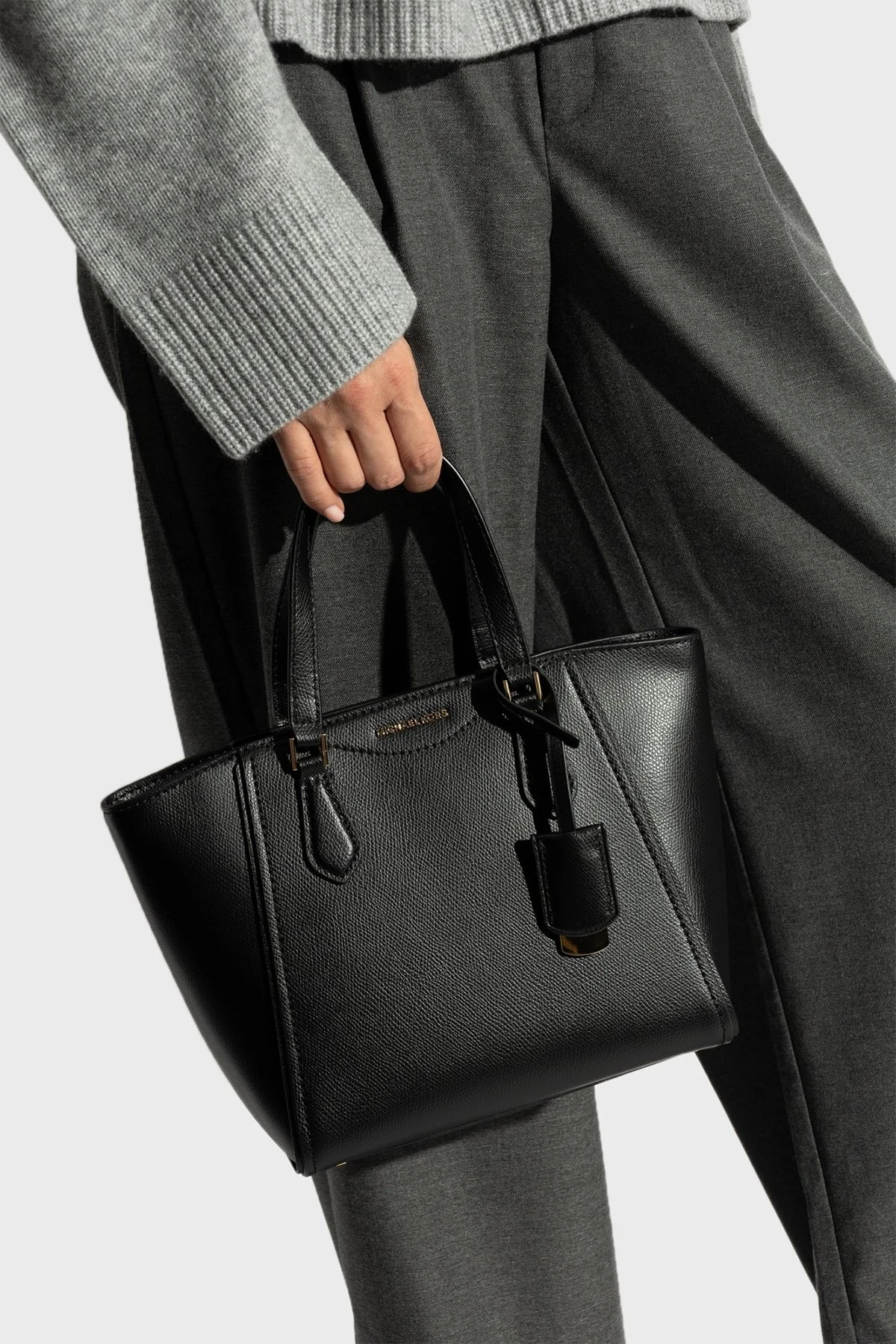 Michael Kors Deri Logolu Çıkarılabilir Askılı 32F4GTBC1L001 Bayan Çanta 32F4GTBC1L 001 SİYAH - 2