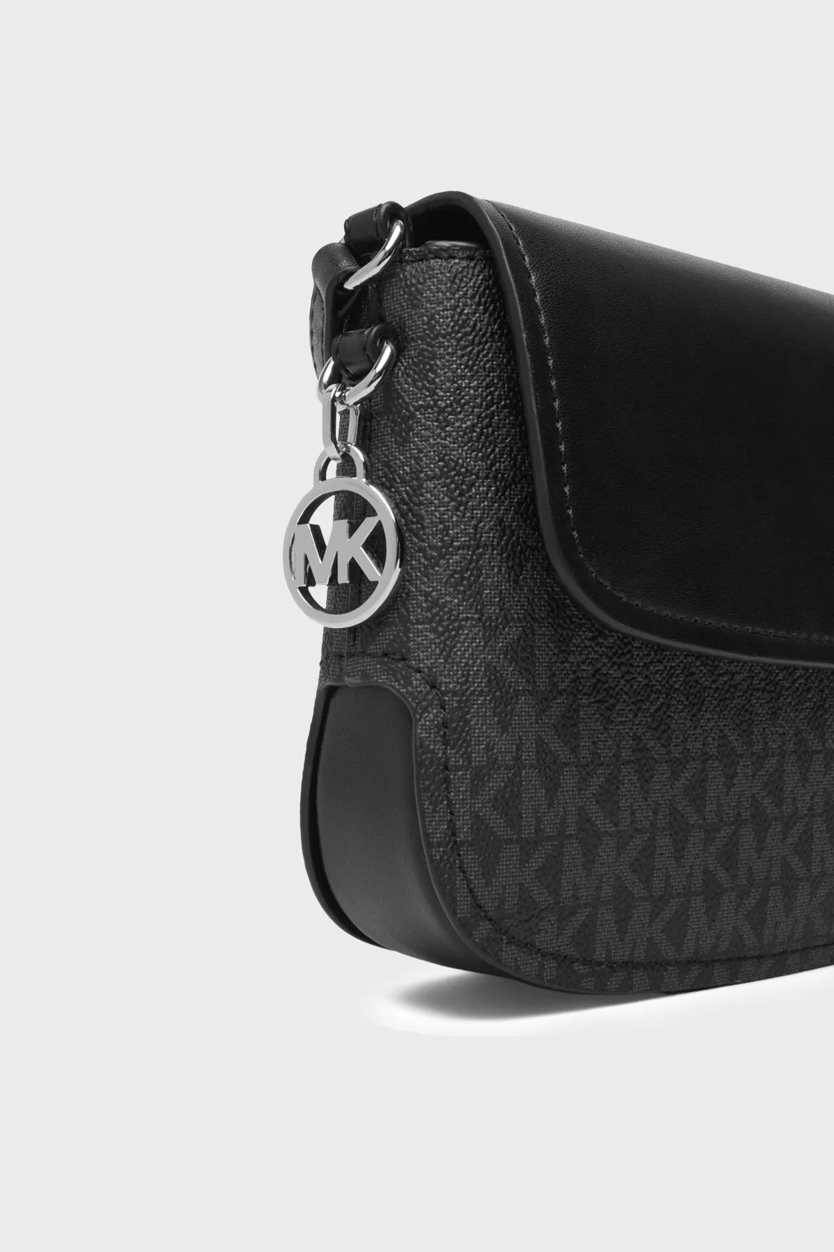 Michael Kors Logolu Ayarlanabilir Askılı 32R6S0XC1B001 Bayan Çanta 32R6S0XC1B 001 SİYAH - 4