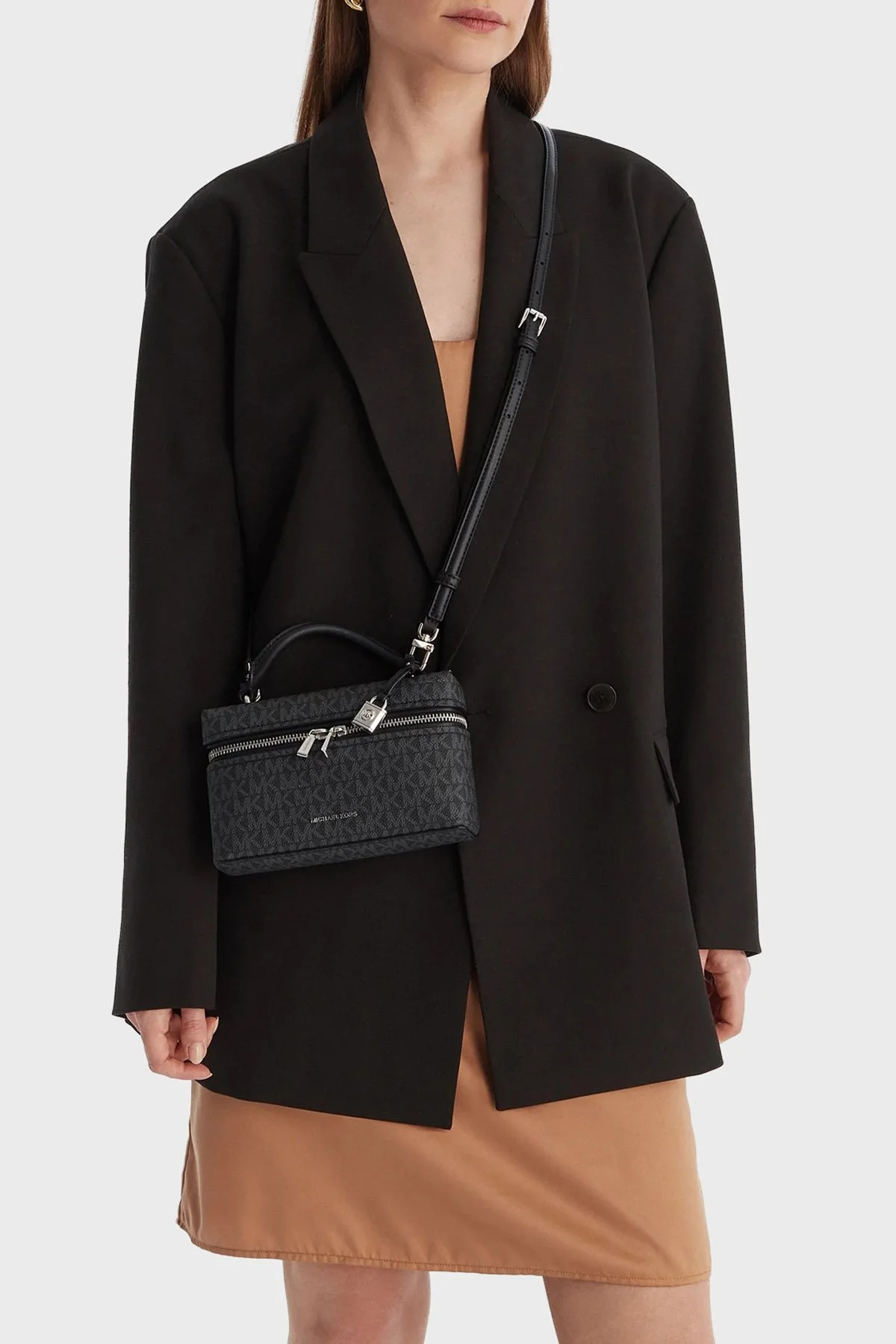 Michael Kors Logolu Ayarlanabilir ve Çıkarılabilir Askılı 32F5SQ1C0V001 Bayan Çanta 32F5SQ1C0V 001 SİYAH - 2