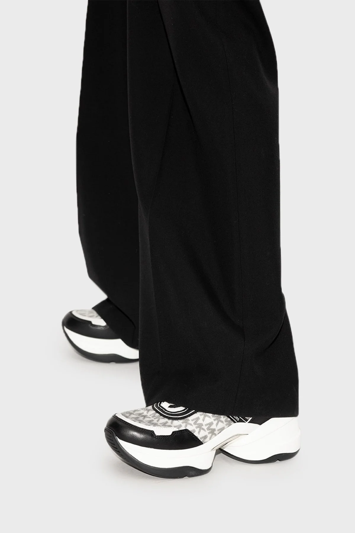 Michael Kors Logolu Kalın Tabanlı Sneaker 43R3OLFS2Y089 Bayan Ayakkabı 43R3OLFS2Y 089 SİYAH-BEYAZ - 2