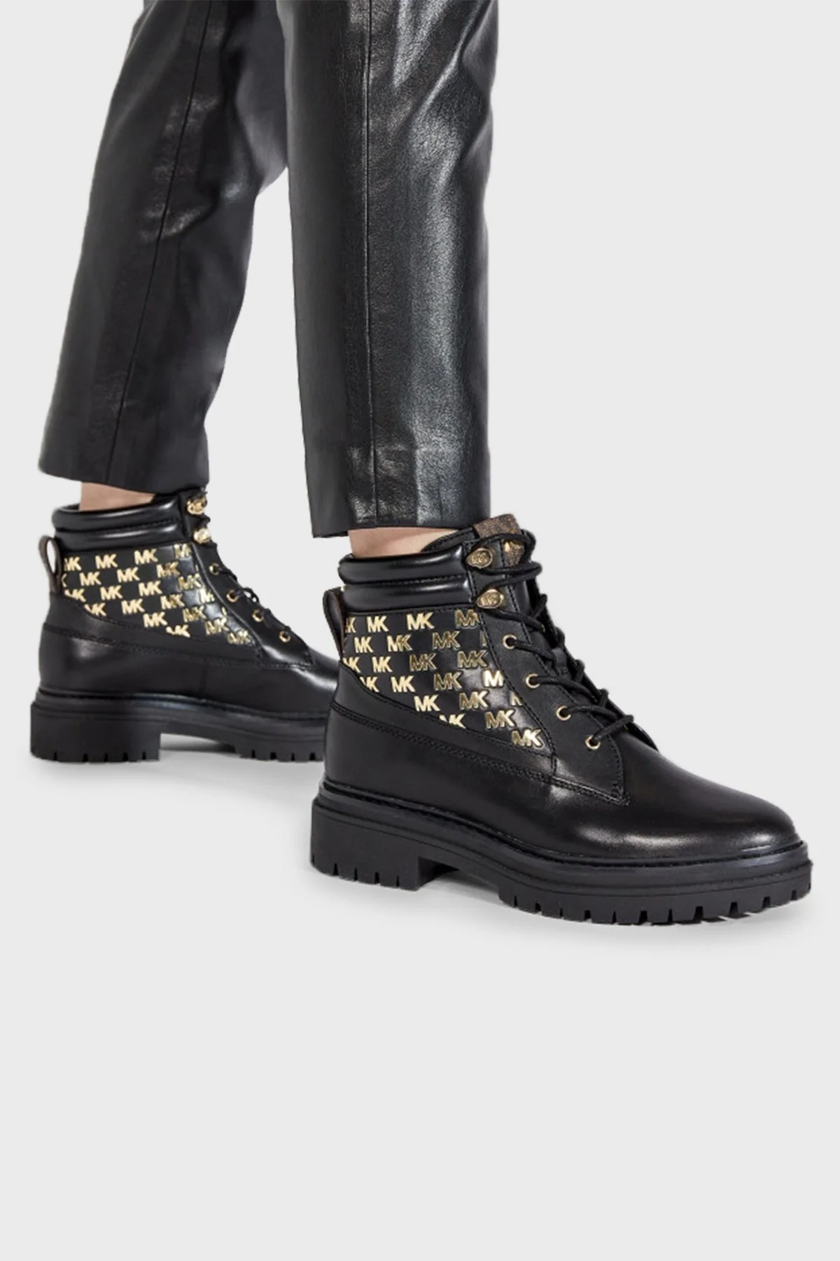 Michael Kors Turner Logo Detaylı Deri Postal Bayan Bot 40T2TUFE6L 001 SİYAH - 3