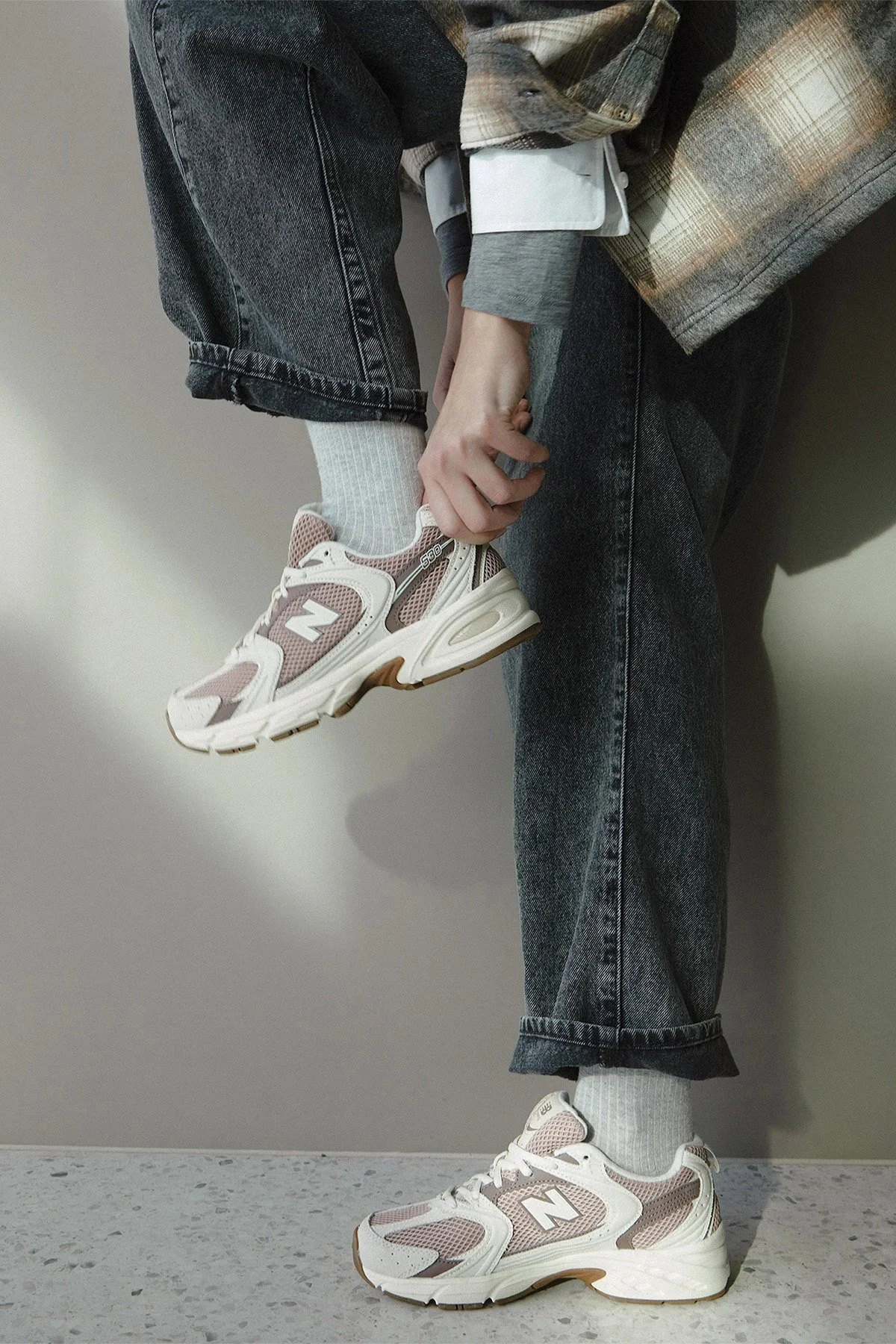 New Balance Deri Karışımlı Logolu Bağcıklı Bayan Ayakkabı U530SUA BİSKÜVİ - 2