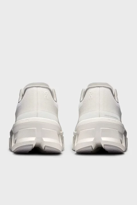 On Running Delikli Taban Detaylı Sneaker Kadın Ayakkabı 3WF10491200 Beyaz - 5