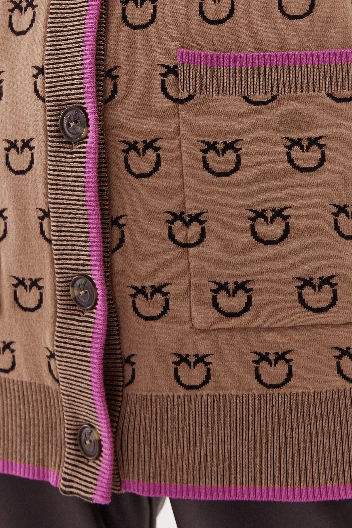 Pinko Düğmeli V Yaka Çift Cepli Logo Desenli Relaxed Fit Bayan Hırka 101562 A112 CZ3 KAHVE - 5